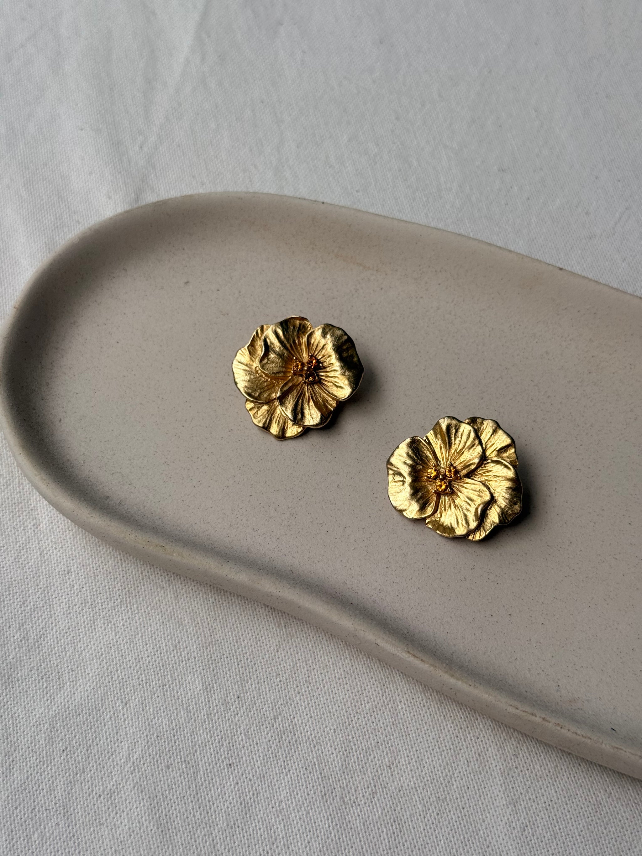 Boucles d’oreilles vintage - Fleurs dorées et strass ambrés