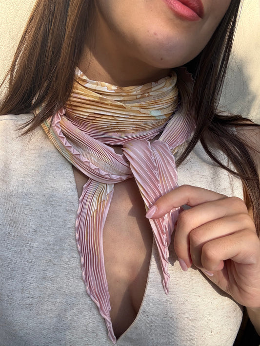 Foulard Hermès plissé – Modèle Les Pivoines