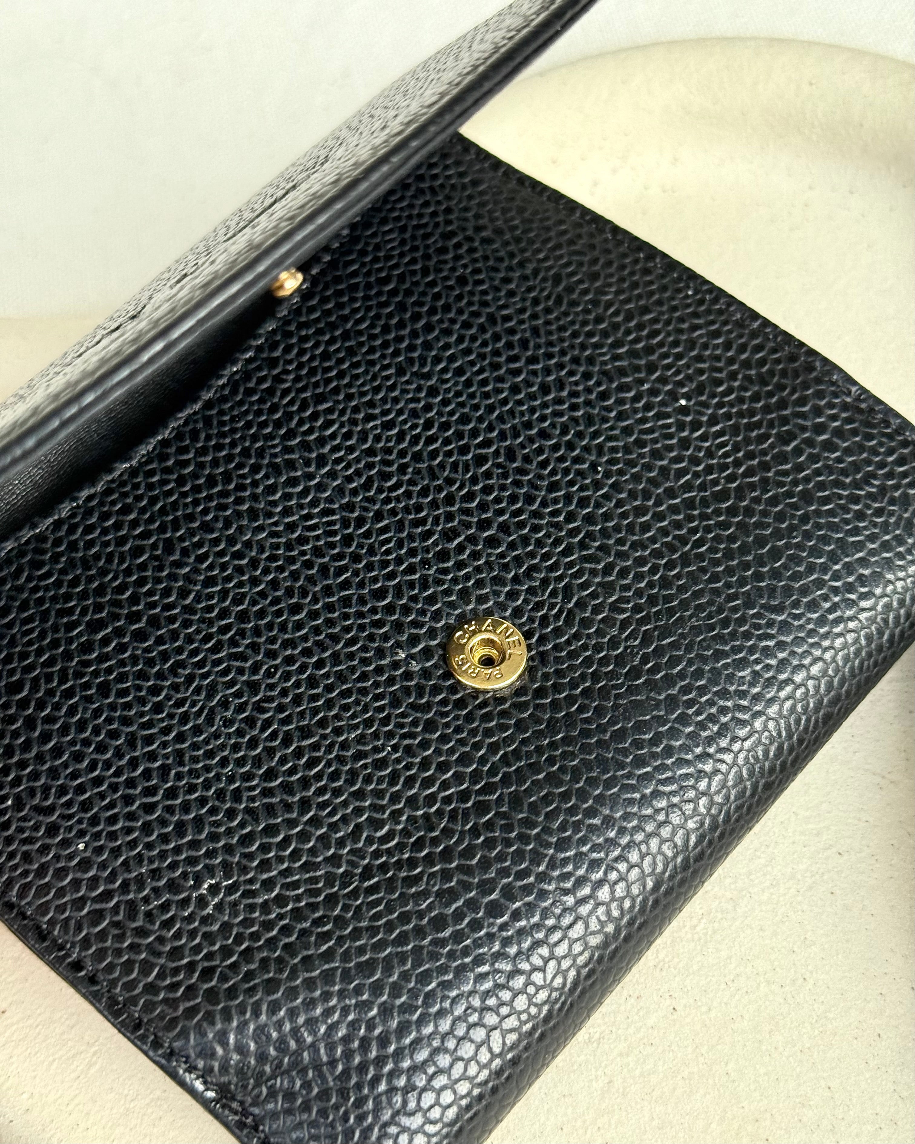 Portefeuille compact Chanel vintage - Cuir caviar noir