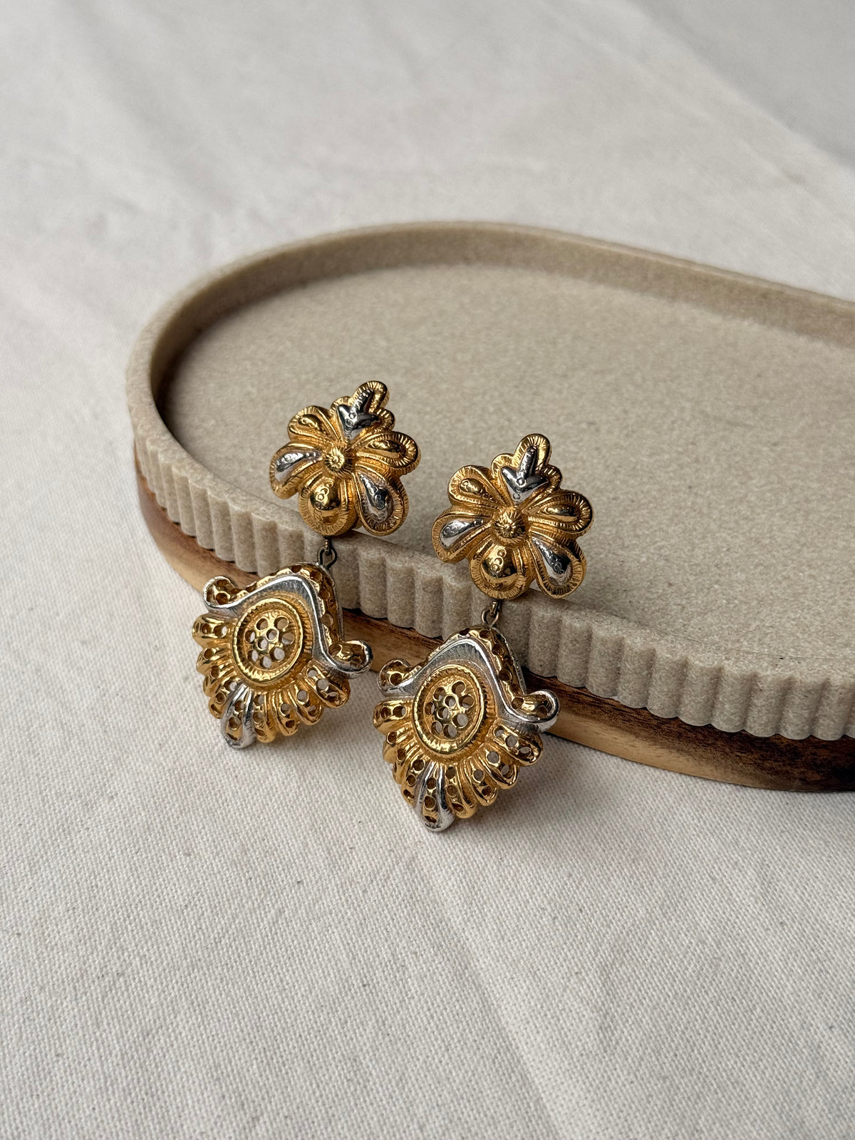 Boucles d’oreilles Nina Ricci vintage - Pendants dorés et argentés