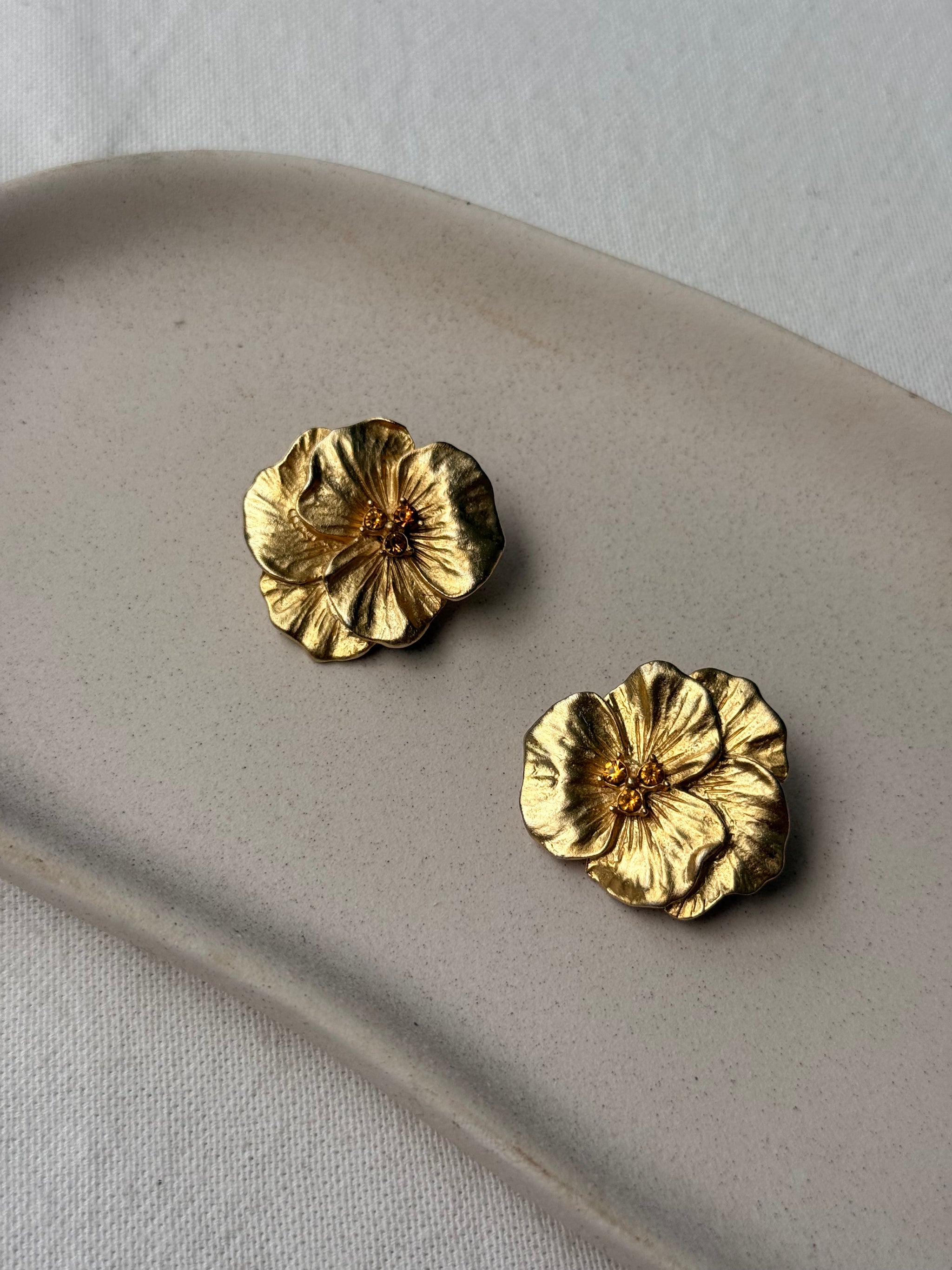 Boucles d’oreilles vintage - Fleurs dorées et strass ambrés