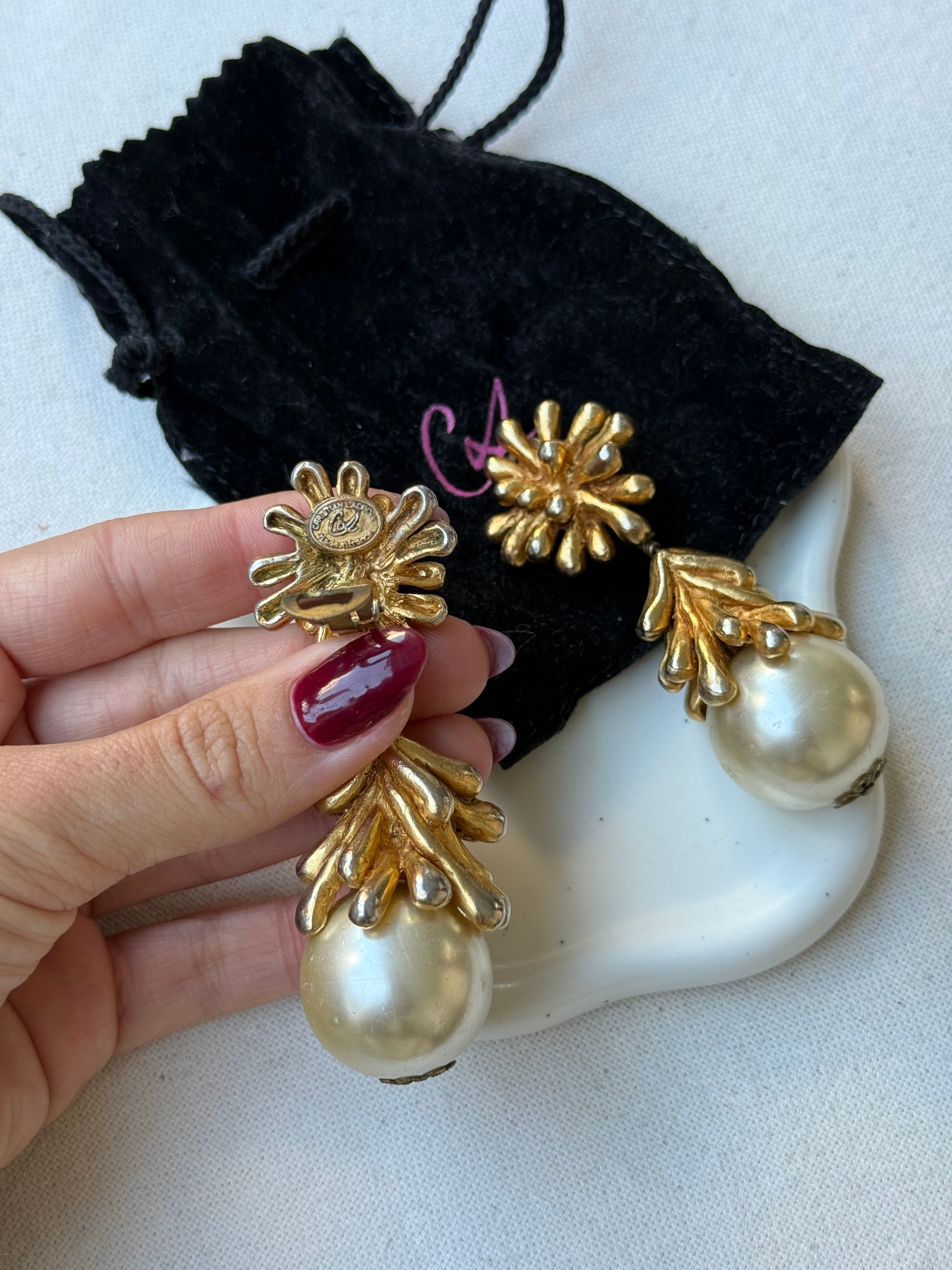 Boucles d'oreilles Christian Lacroix - Perles baroques pendantes