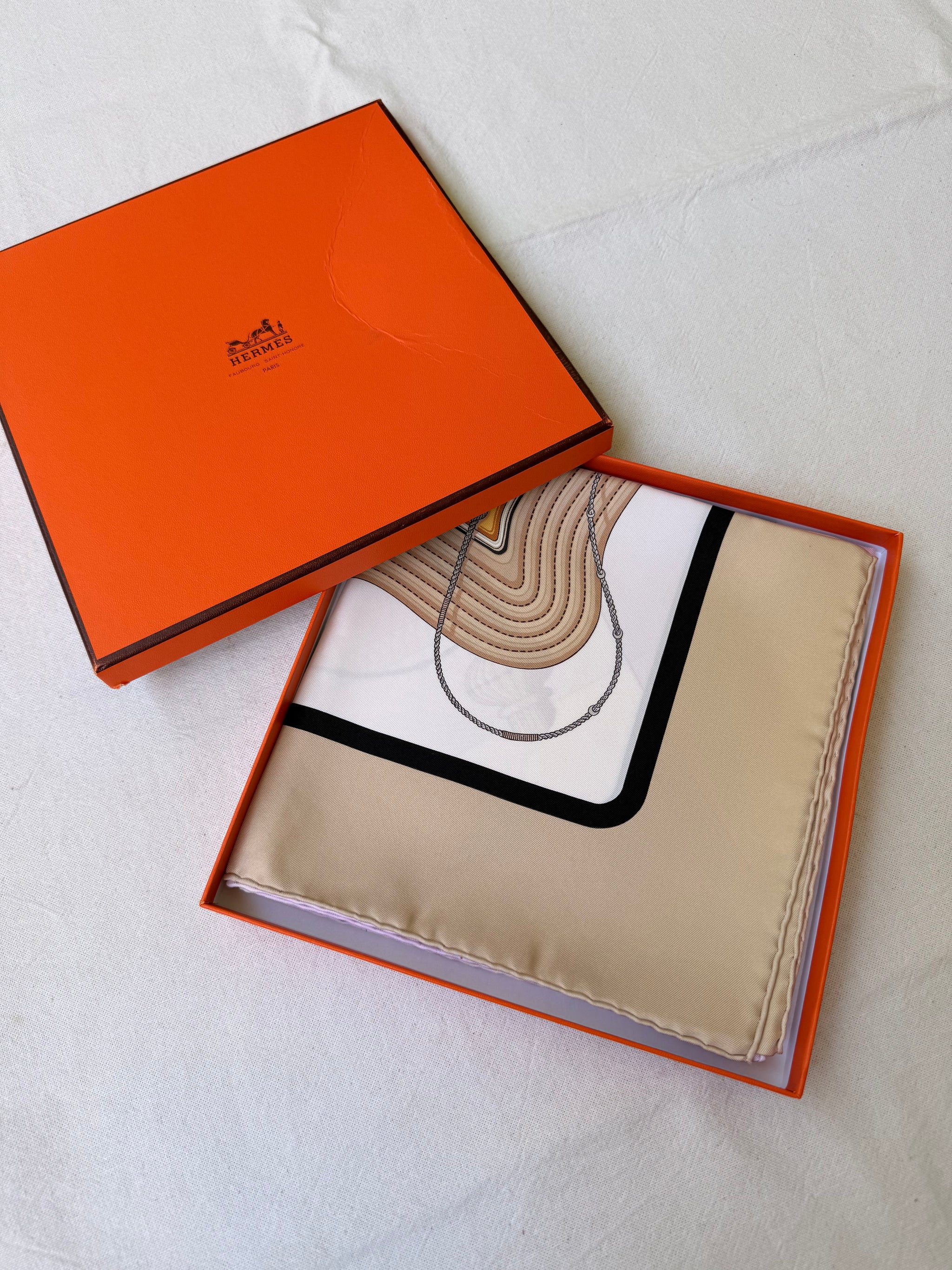 Foulard Hermès – Modèle Clic Clac