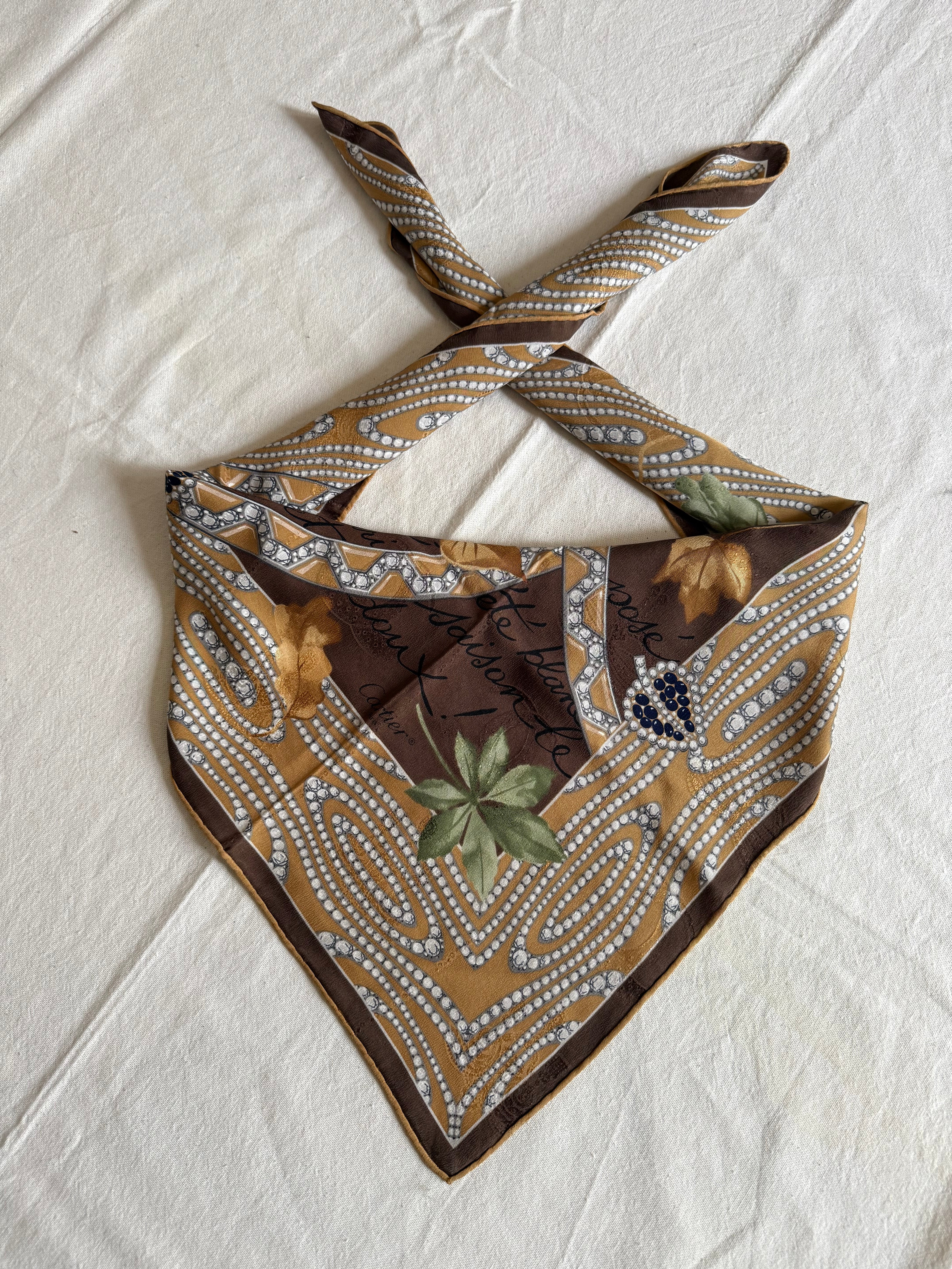 Foulard Cartier – Motifs feuillages et joaillerie