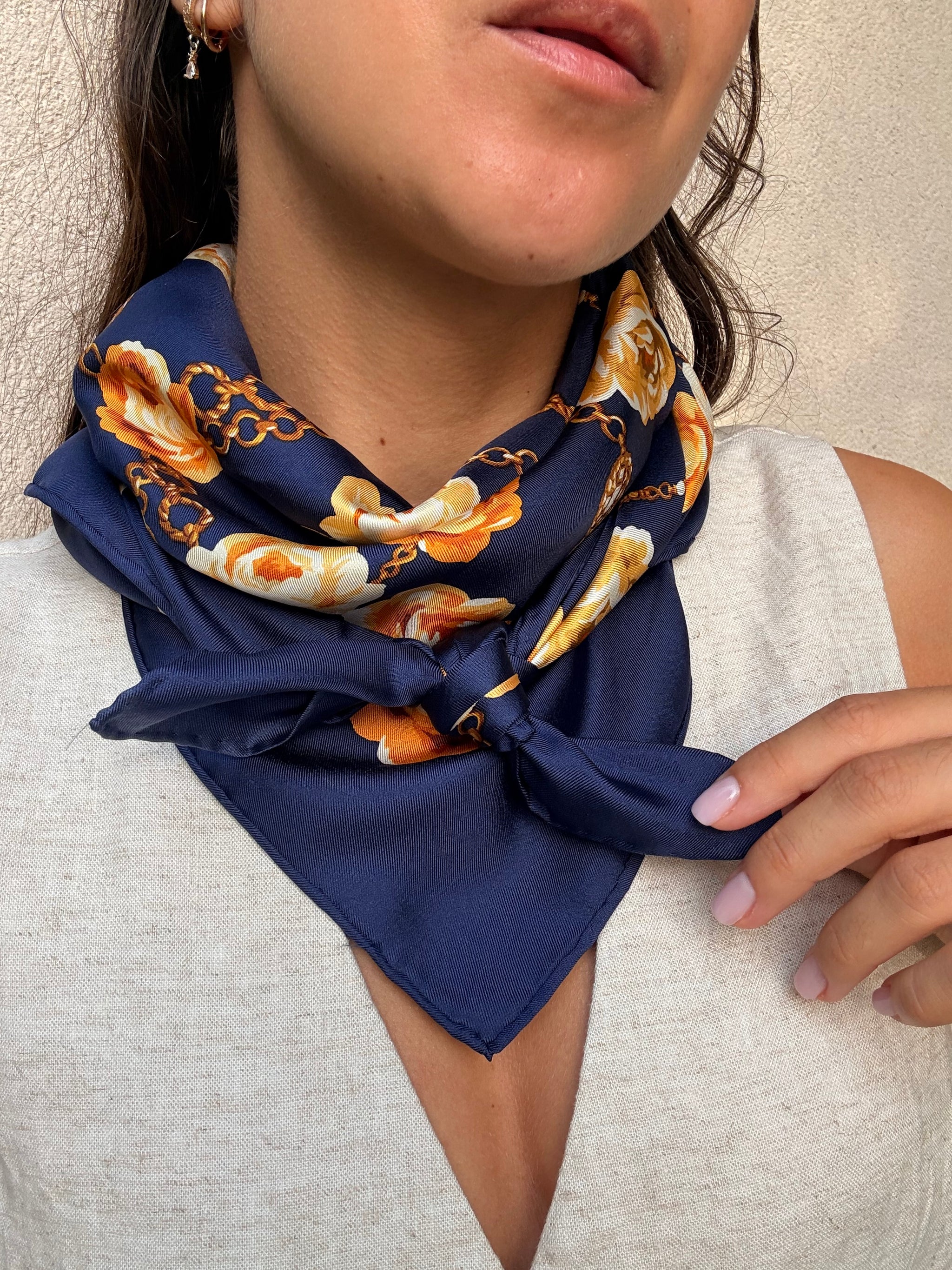 Foulard Christian Dior – Fleurs et chaînes