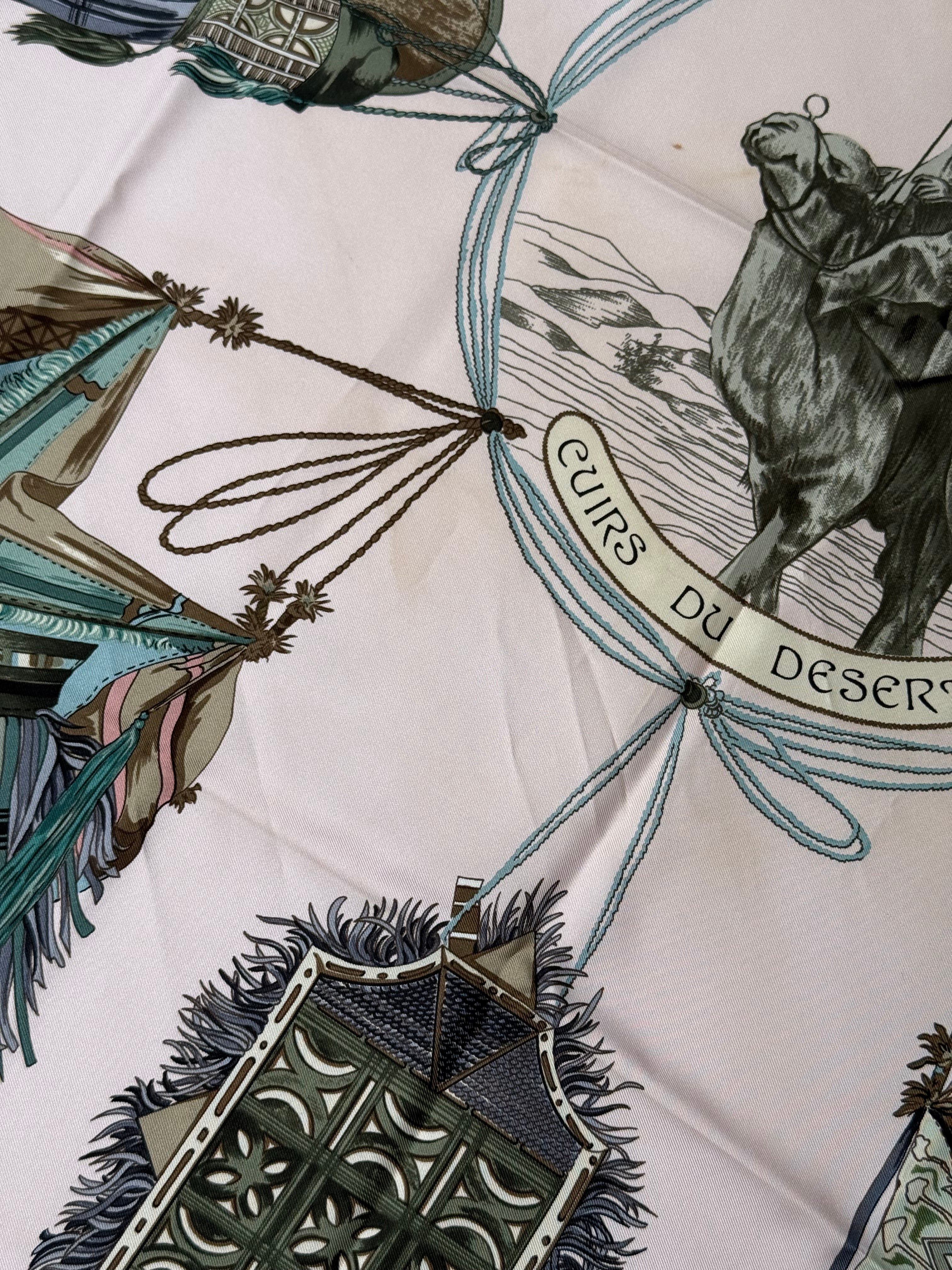 Foulard Hermès – Modèle Cuirs du Désert