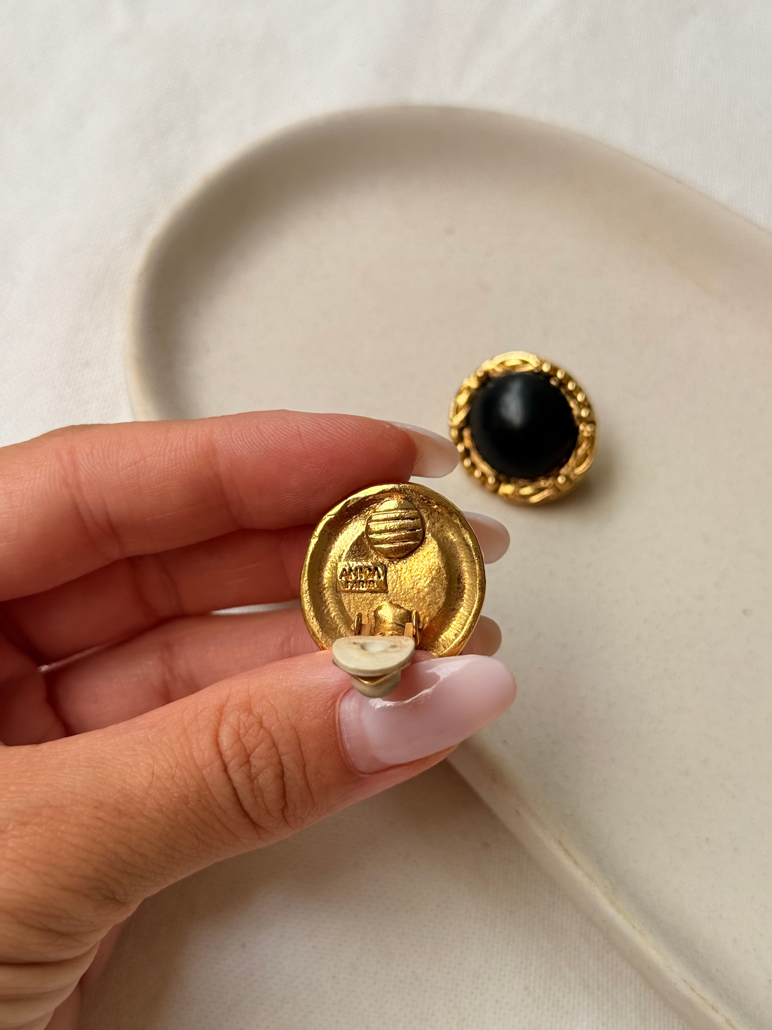 Boucles d’oreilles Anica vintage - Cabochons noirs