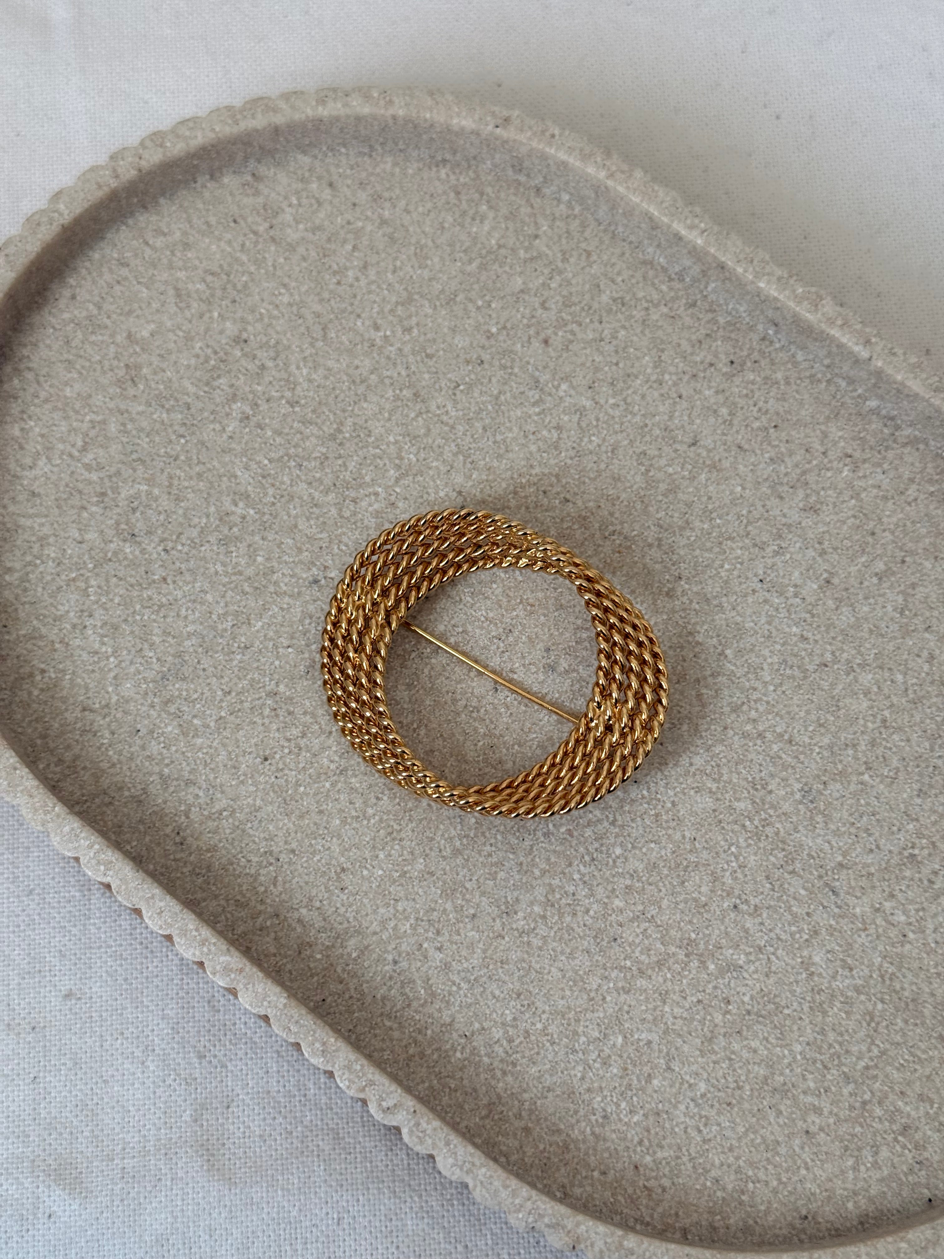 Broche Monet vintage - Cercle tressé doré