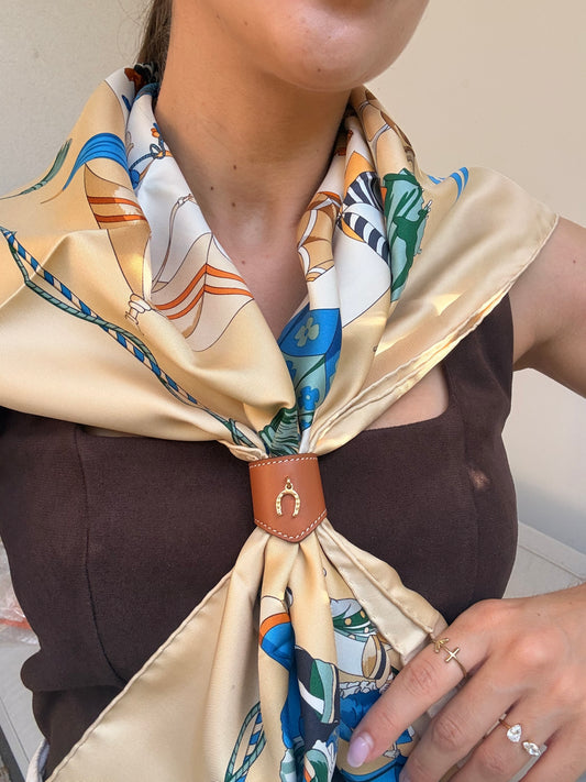 Anneau de foulard Hermès - Modèle cuir camel et fer à cheval