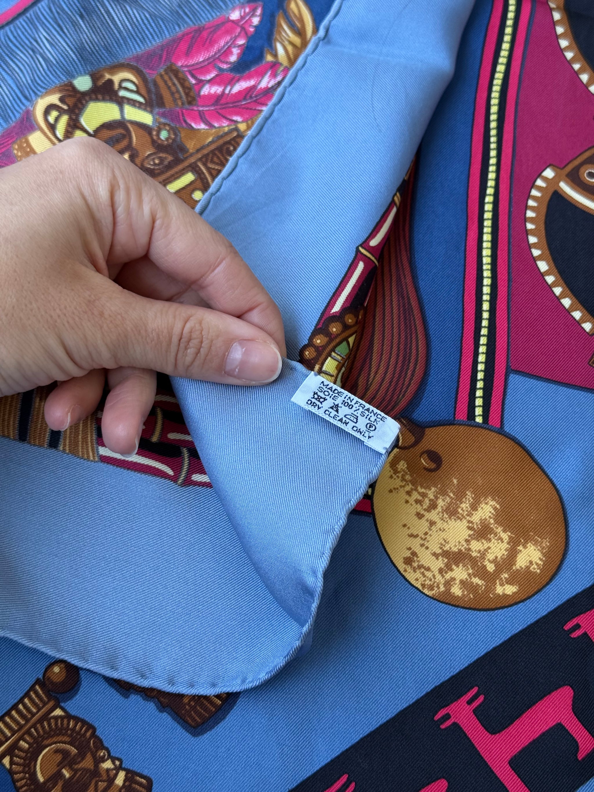 Foulard Hermès – Modèle Huaca Piru