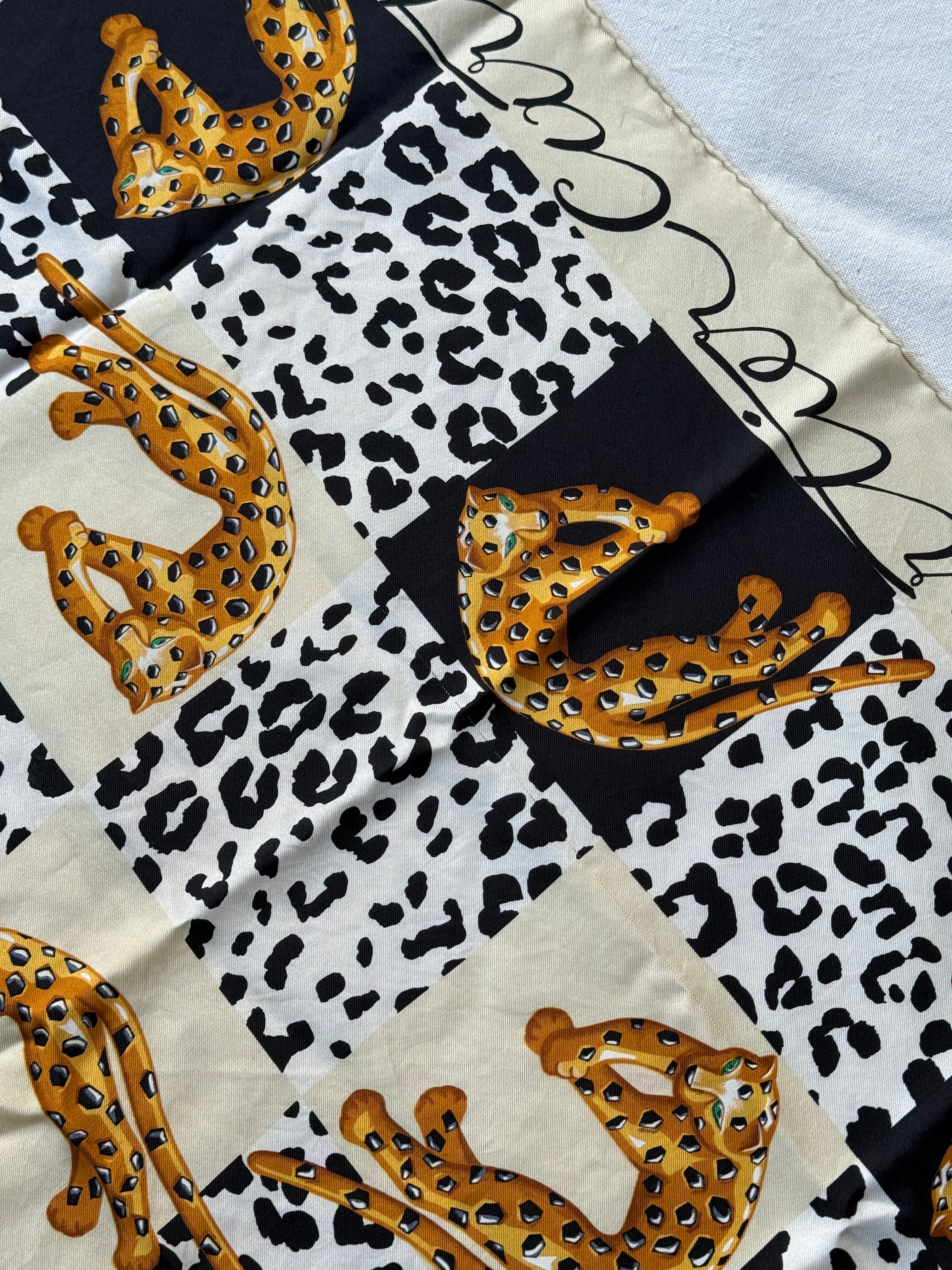 Foulard Cartier – Modèle beige et panthères