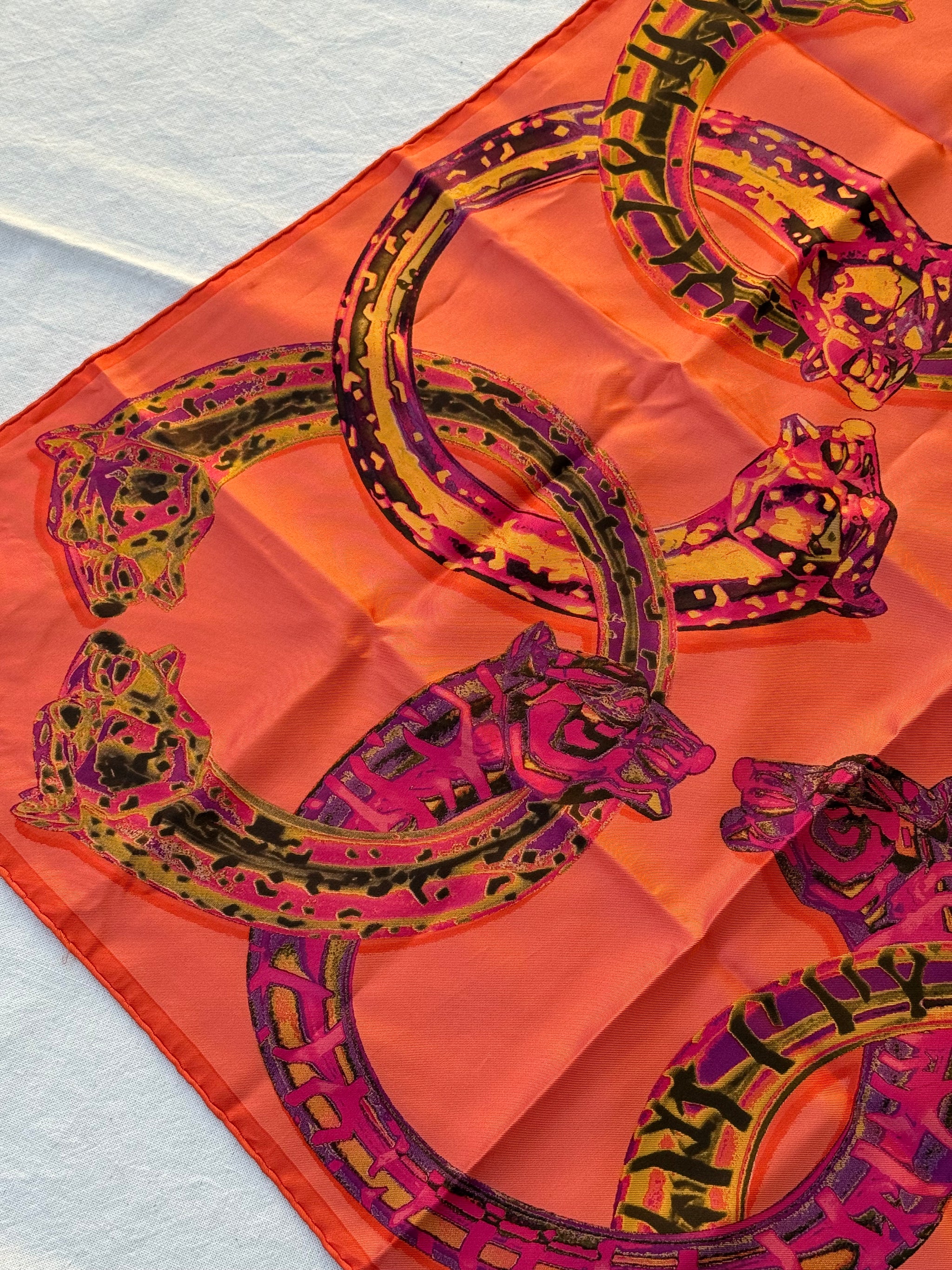 Foulard Cartier – Modèle panthères entrelacées