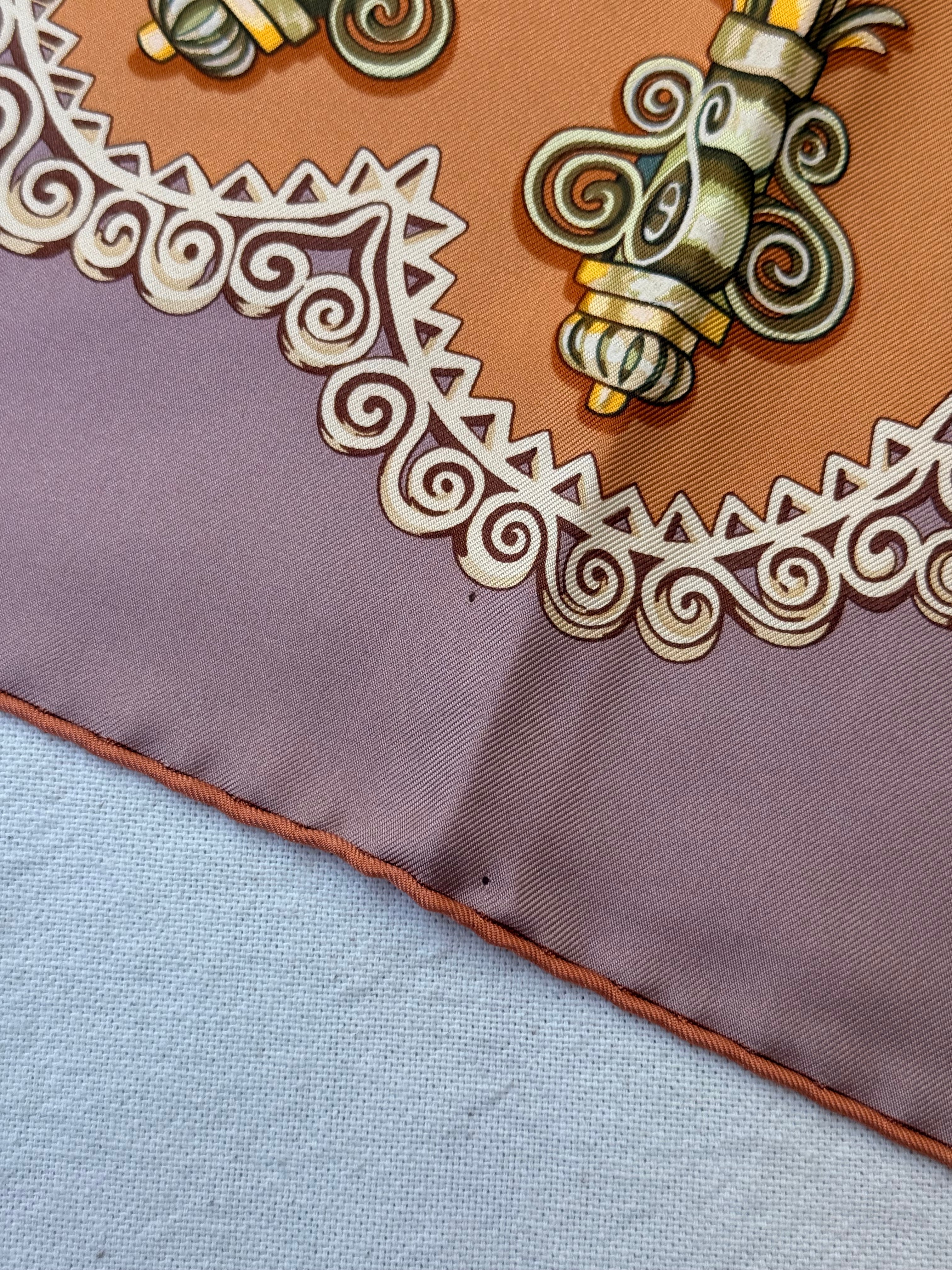 Foulard Hermès – Modèle Paperoles
