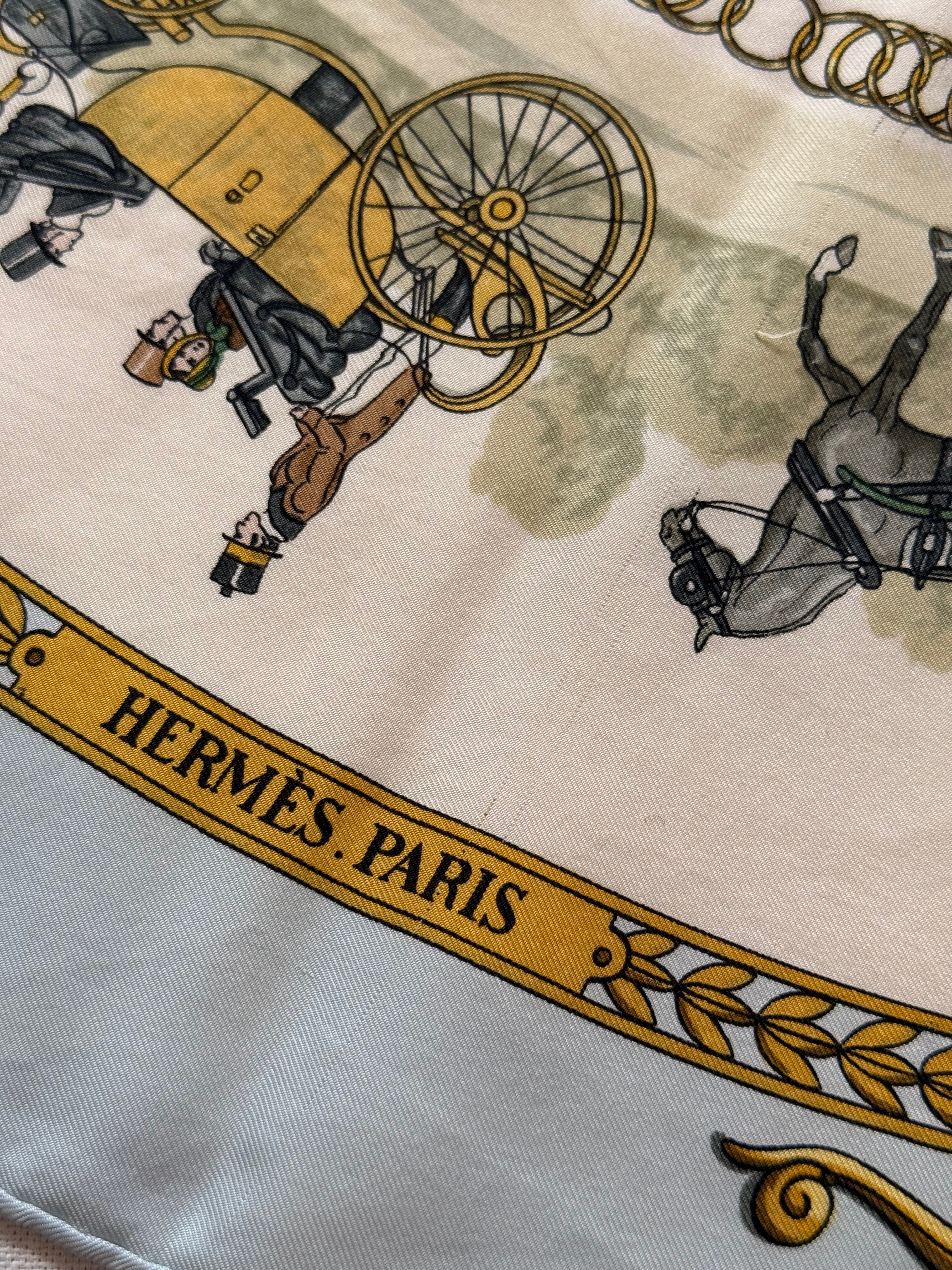 Foulard Hermès – Modèle La Promenade de Longchamps bleu ciel