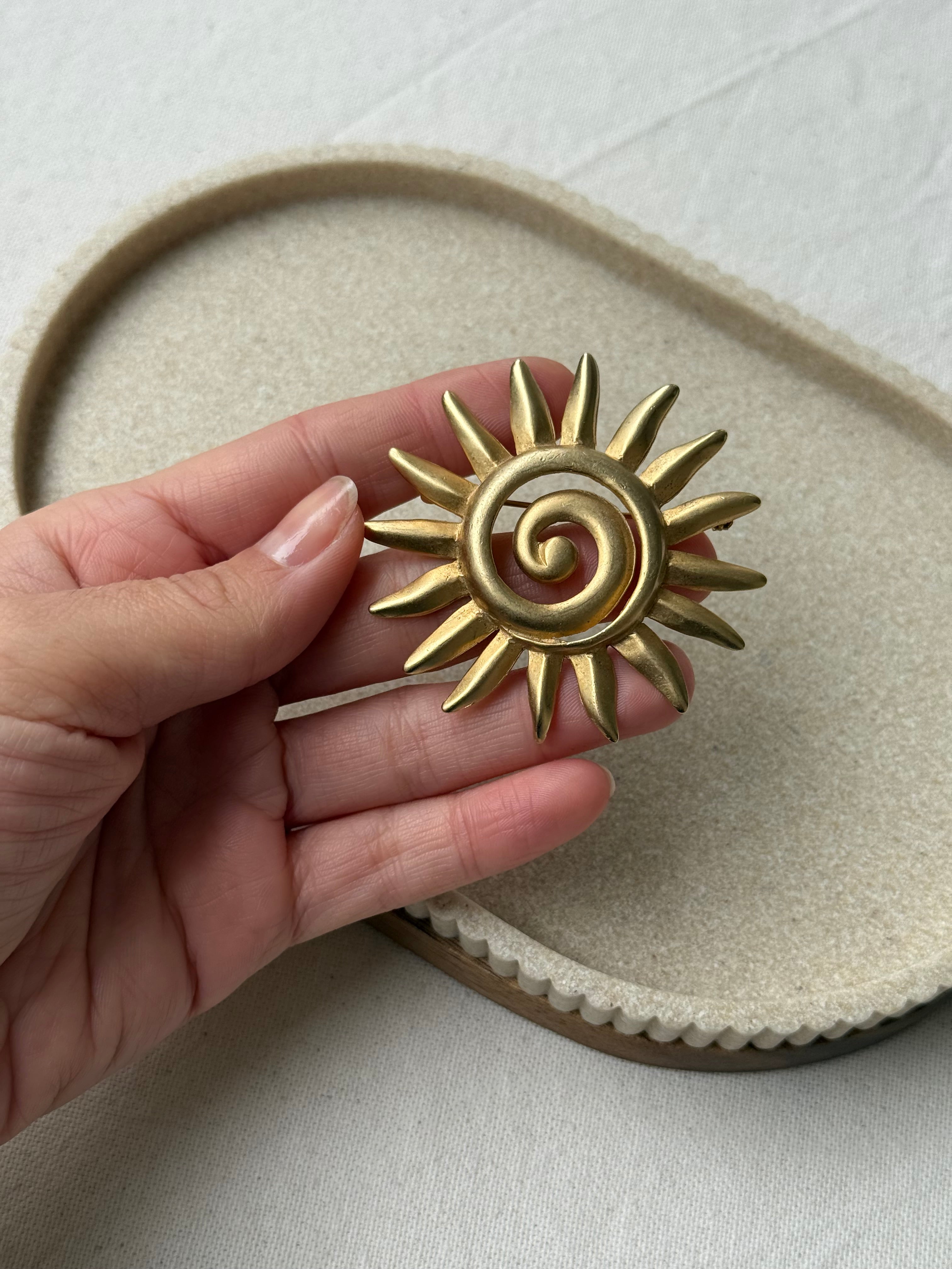 Broche vintage - Soleil spiralé
