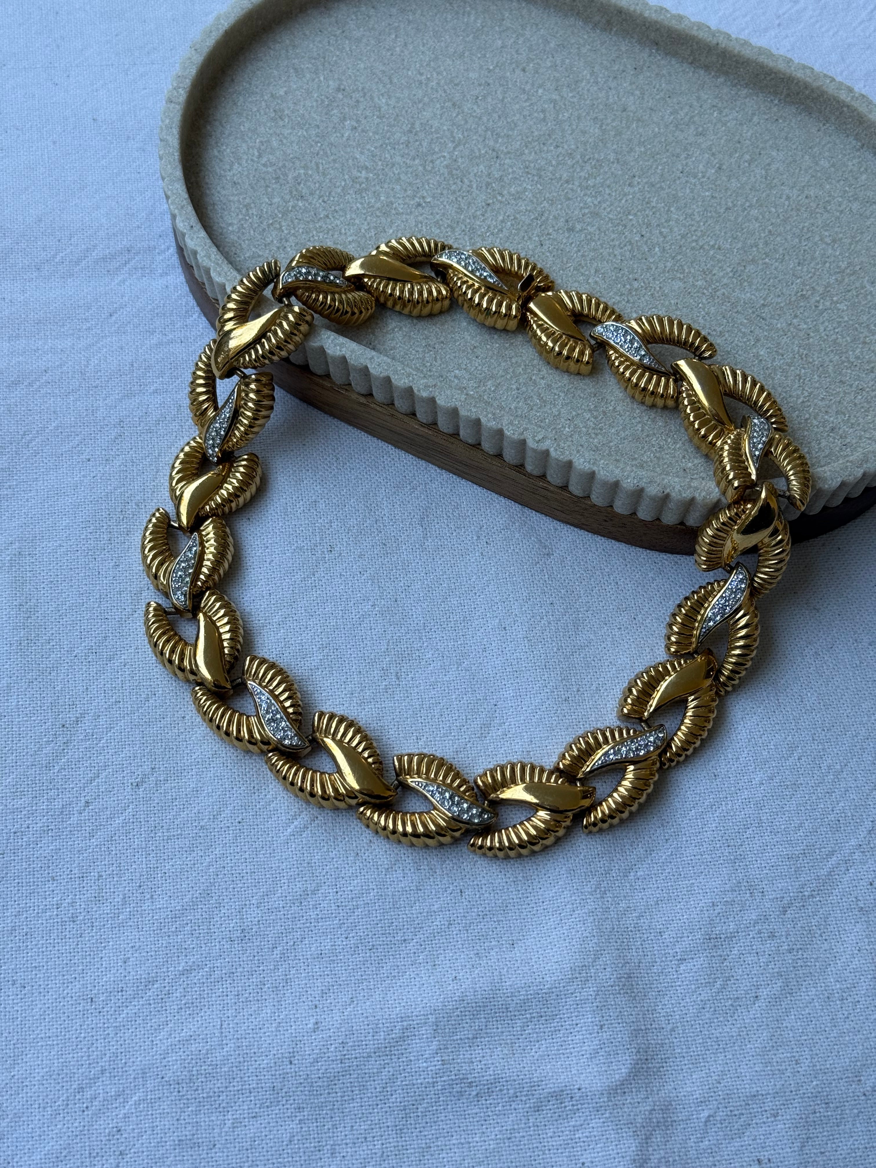 Collier doré vintage - Maillons torsadés et détails strass