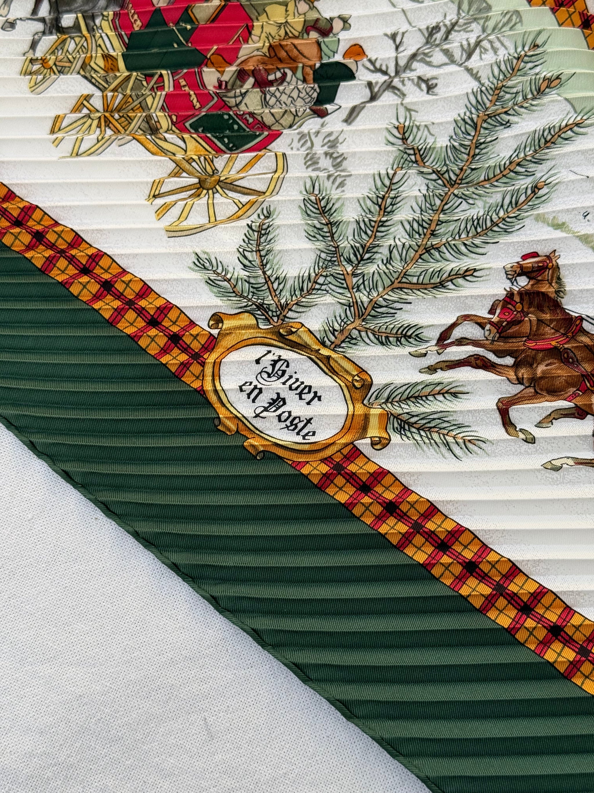 Foulard Hermès plissé – Modèle L’Hiver en Poste