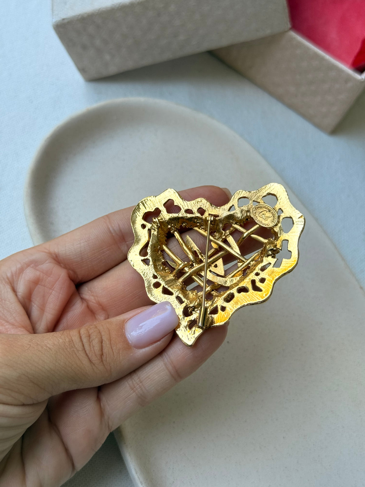 Broche Christian Lacroix vintage - Coeur doré ajouré