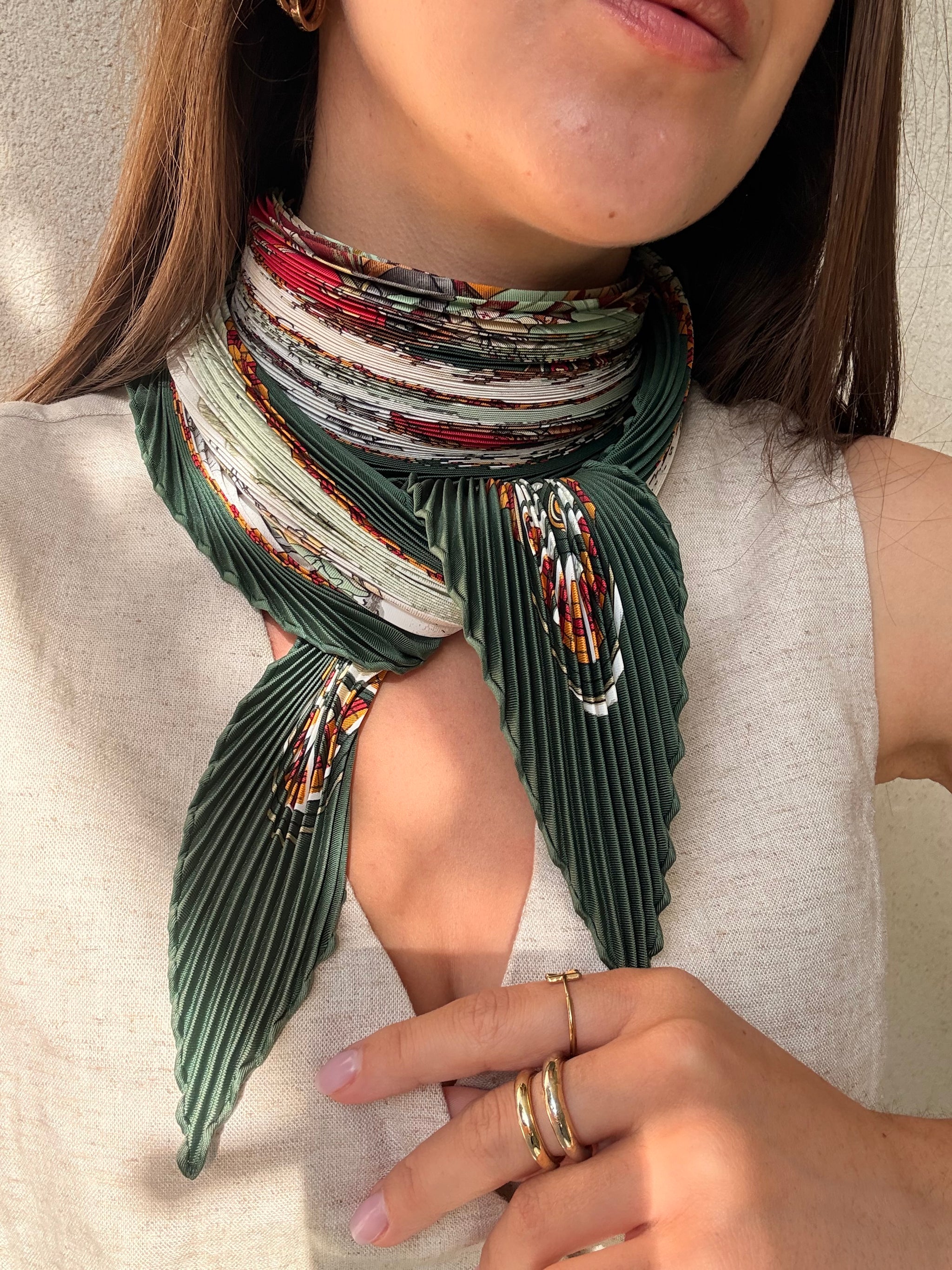 Foulard Hermès plissé – Modèle L’Hiver en Poste