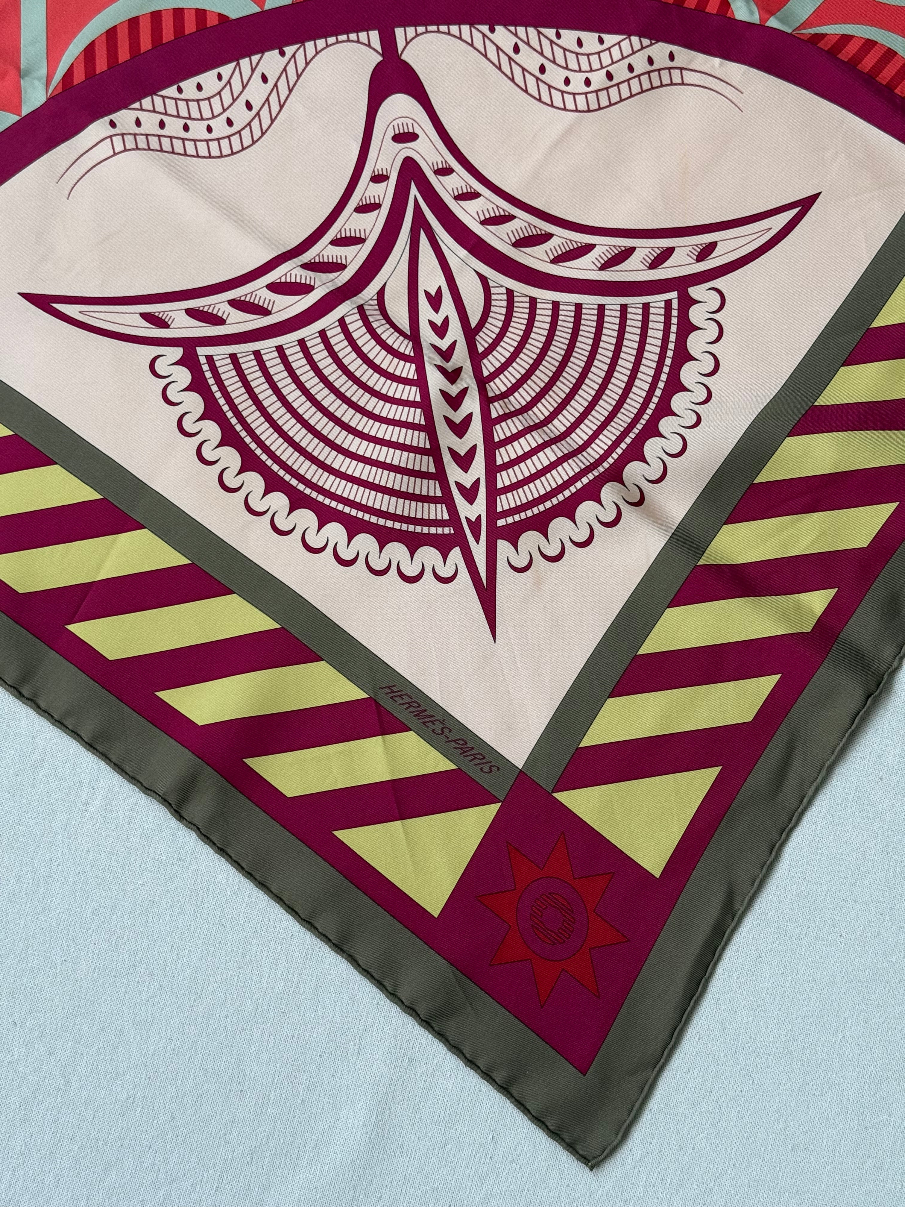 Foulard Hermès – Modèle Géométrie Crétoise