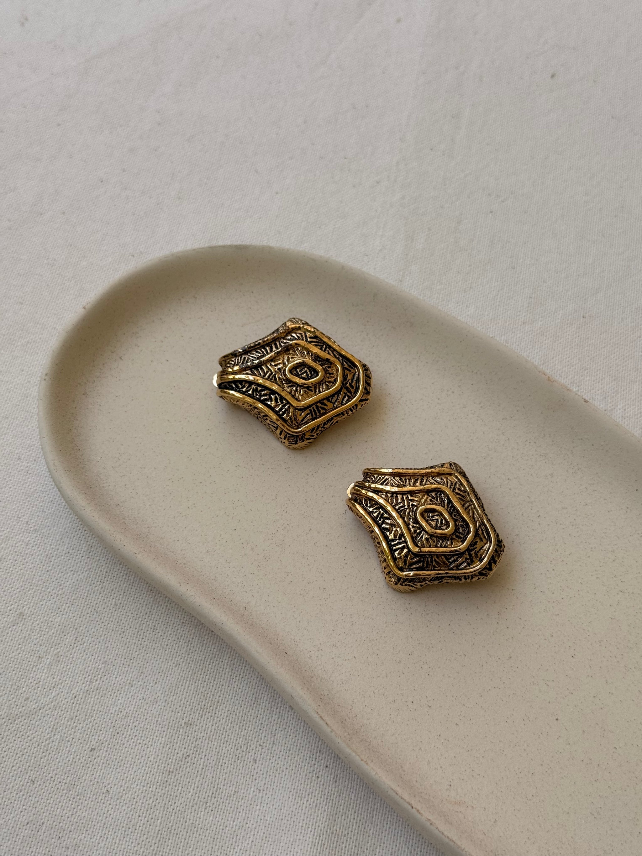 Boucles d’oreilles Guy Laroche vintage - Sculptées dorées