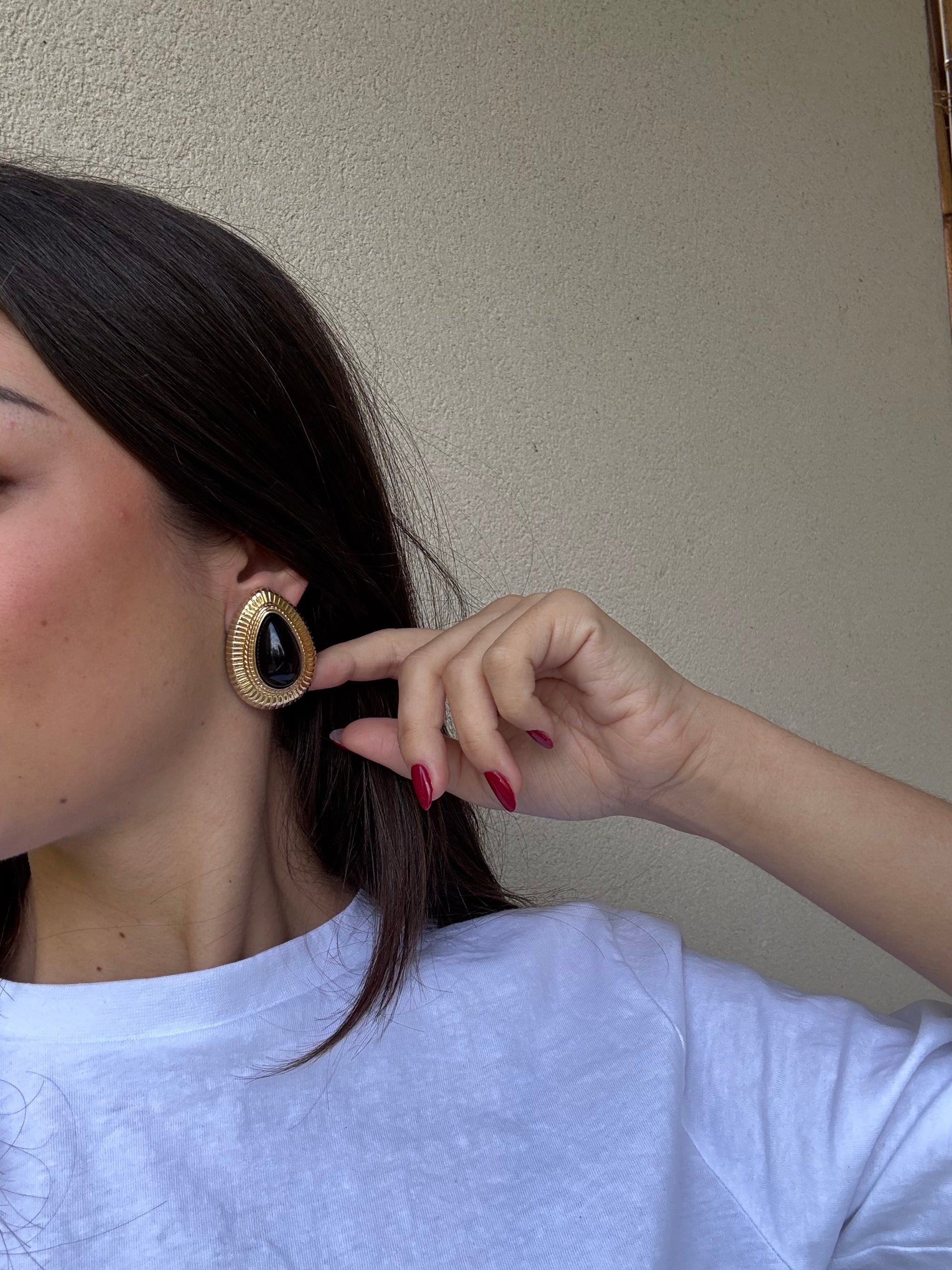 Boucles d’oreilles vintage - Gouttes dorées et cabochons noirs