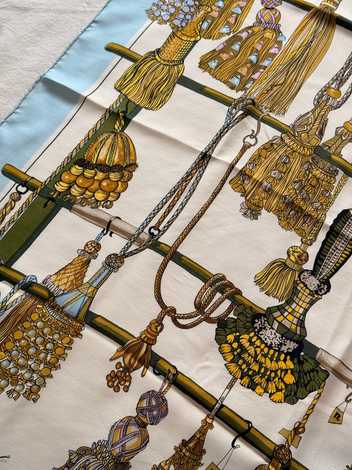 Foulard Hermès – Modèle Passementerie