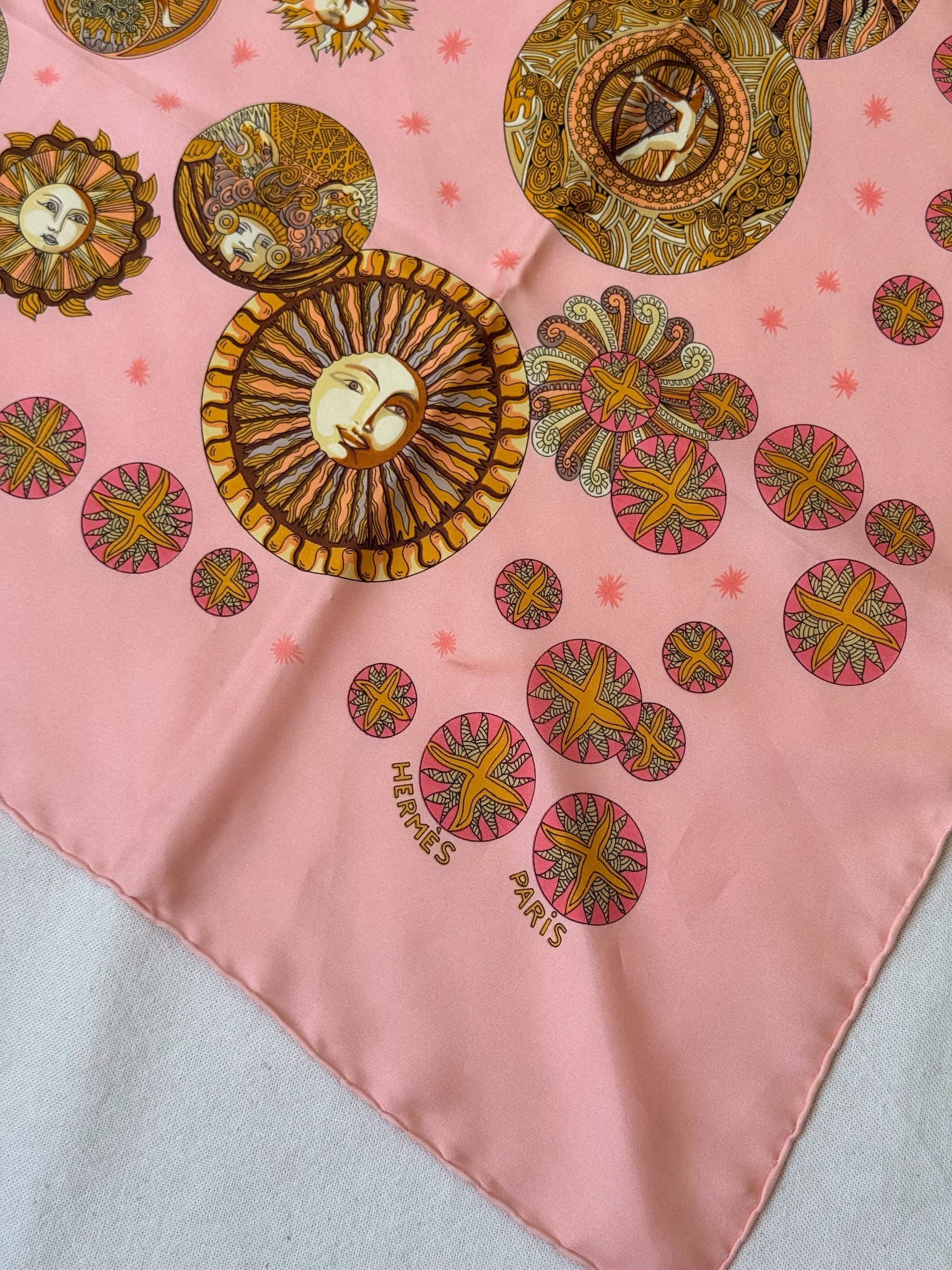 Foulard Hermès – Modèle Le Roy Soleil