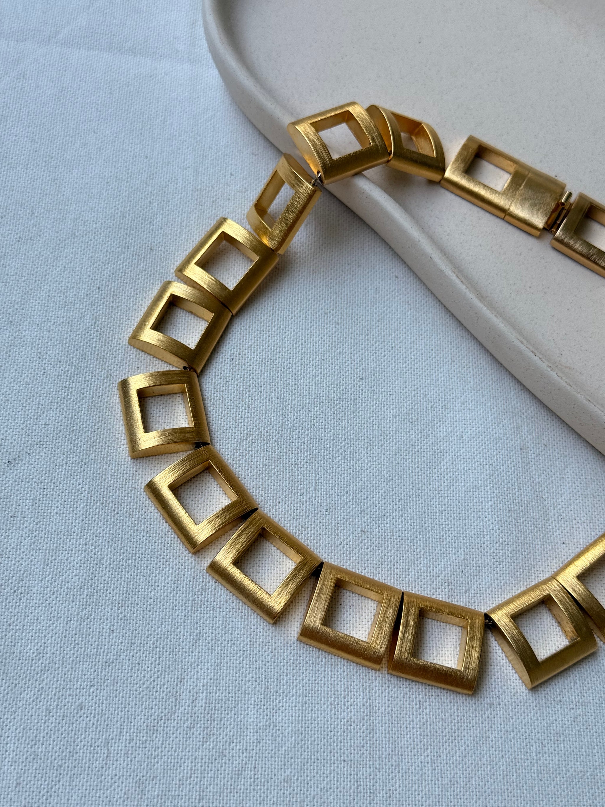 Collier Helena Rubinstein vintage - Maillons carrés ajourés
