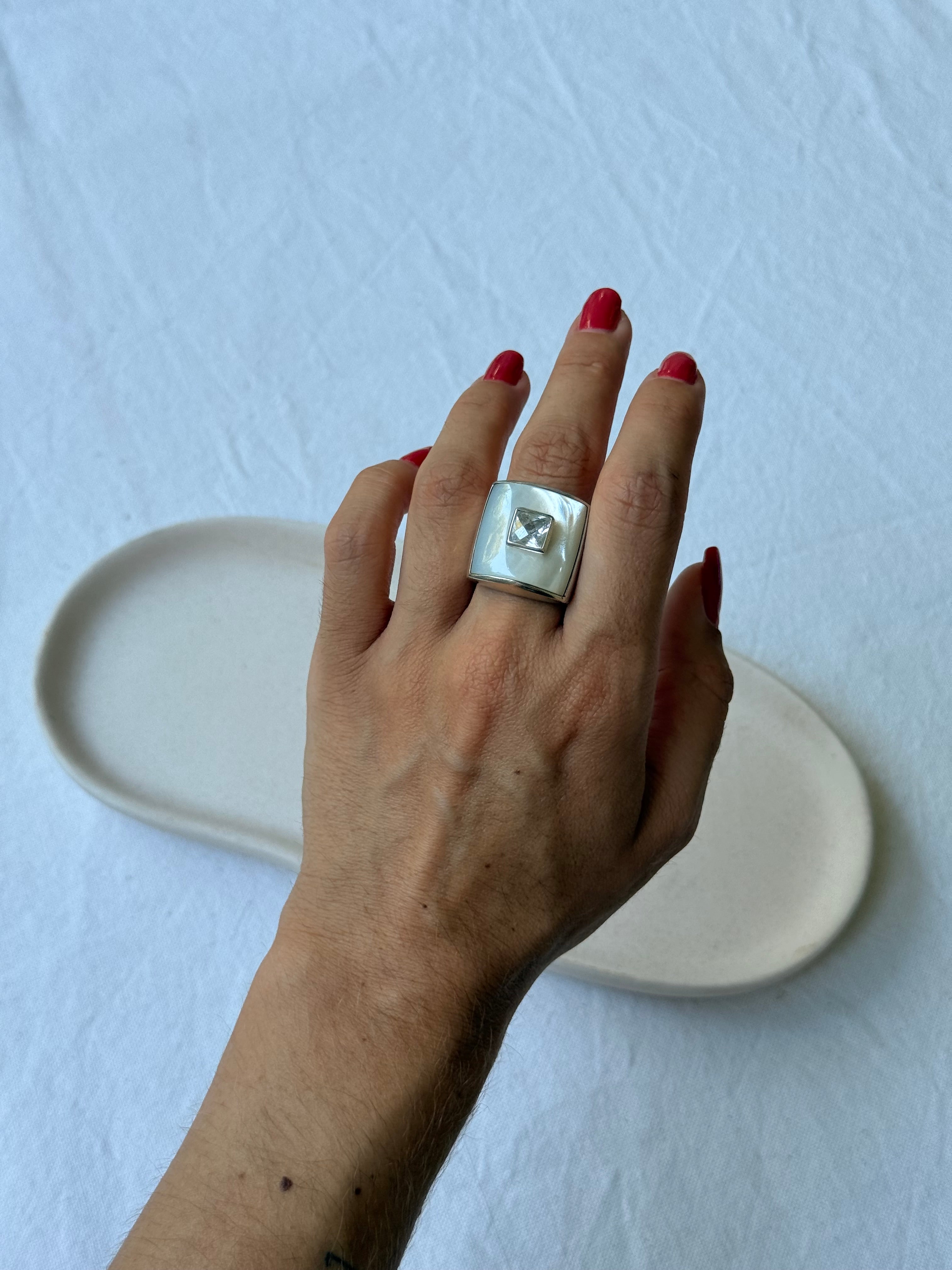 Bague vintage en argent 925 ornée de nacre