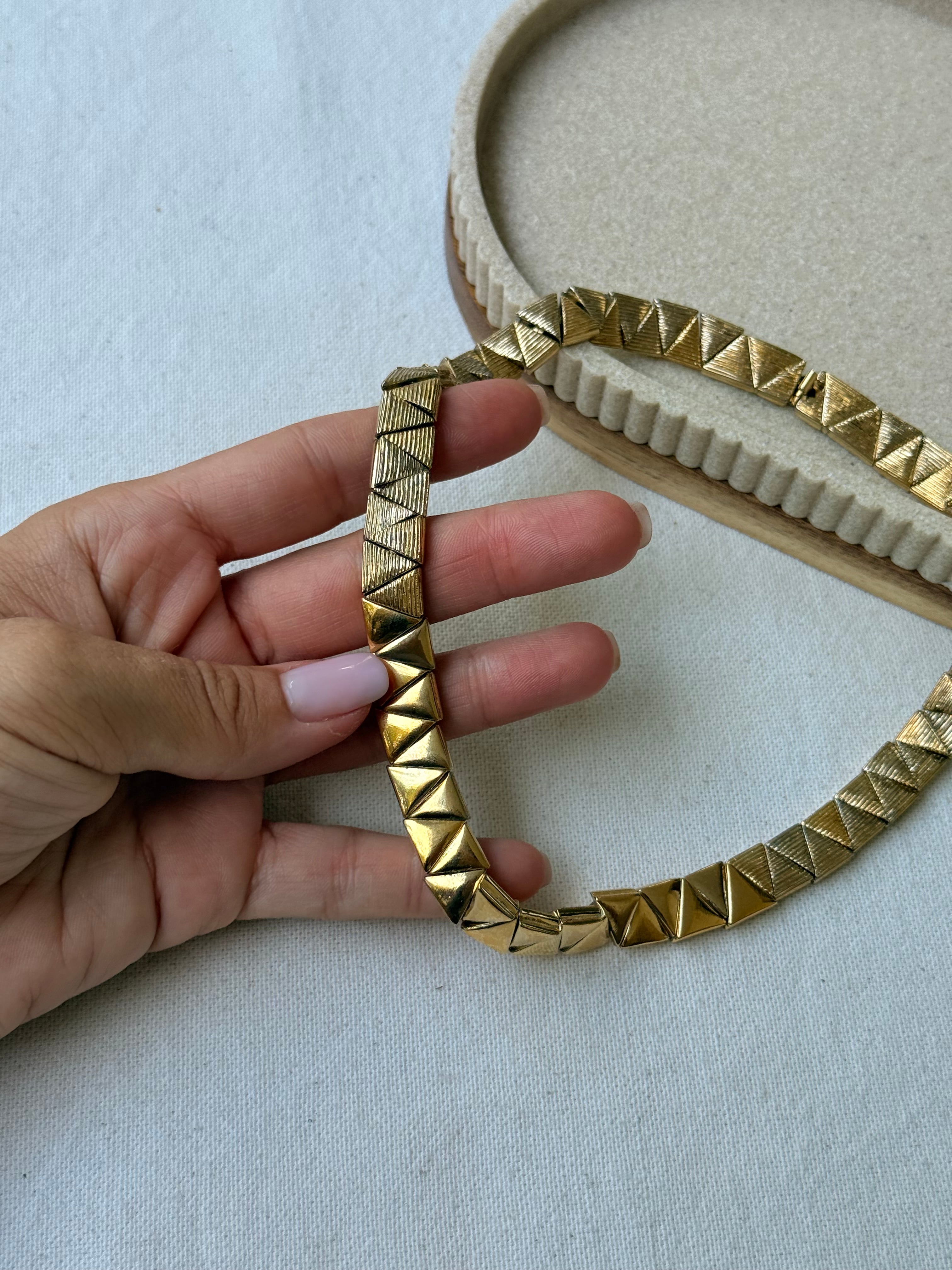 Collier Yves Saint Laurent vintage - Maillons triangulaires dorés