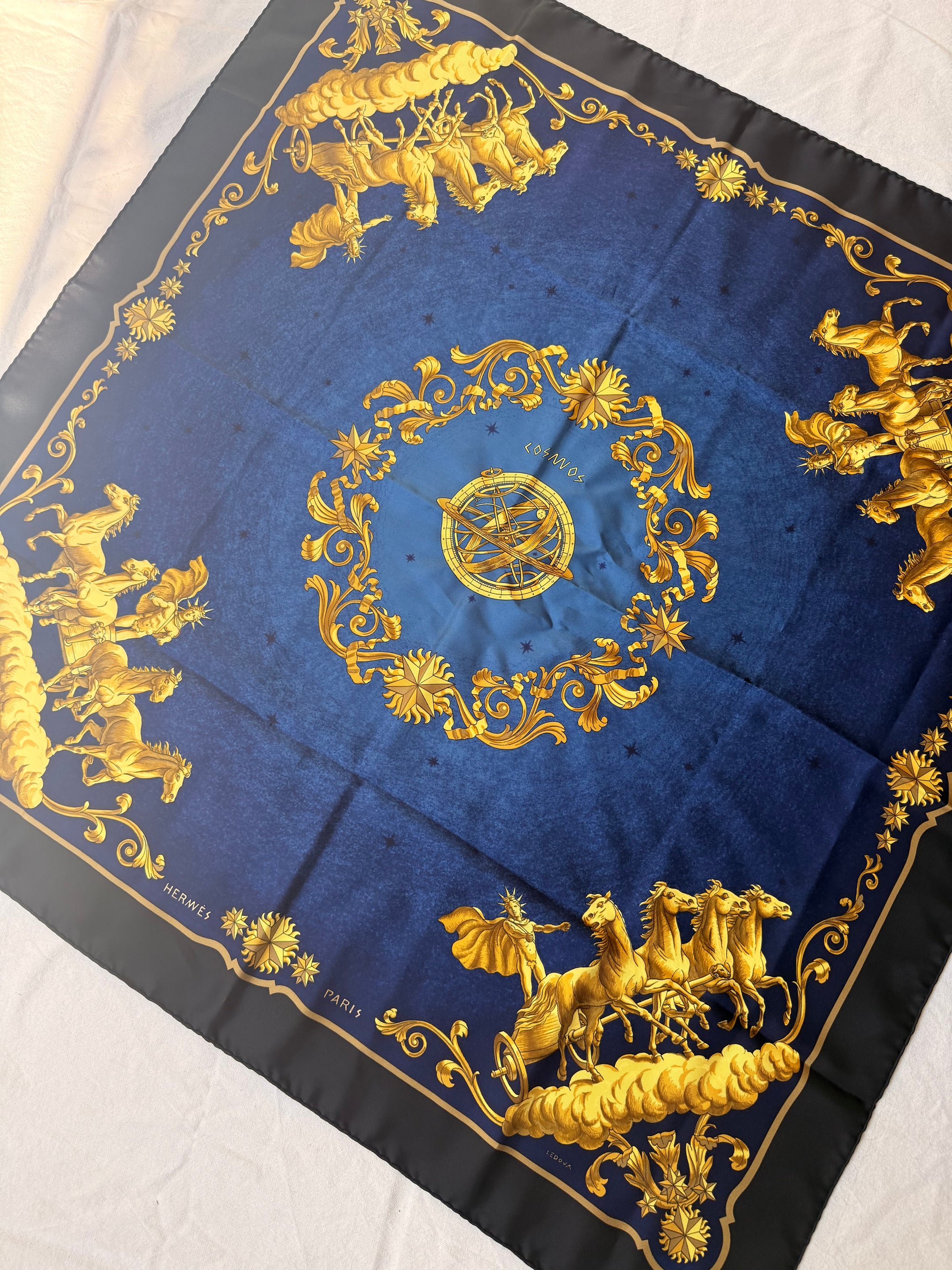 Foulard Hermès – Modèle Cosmos