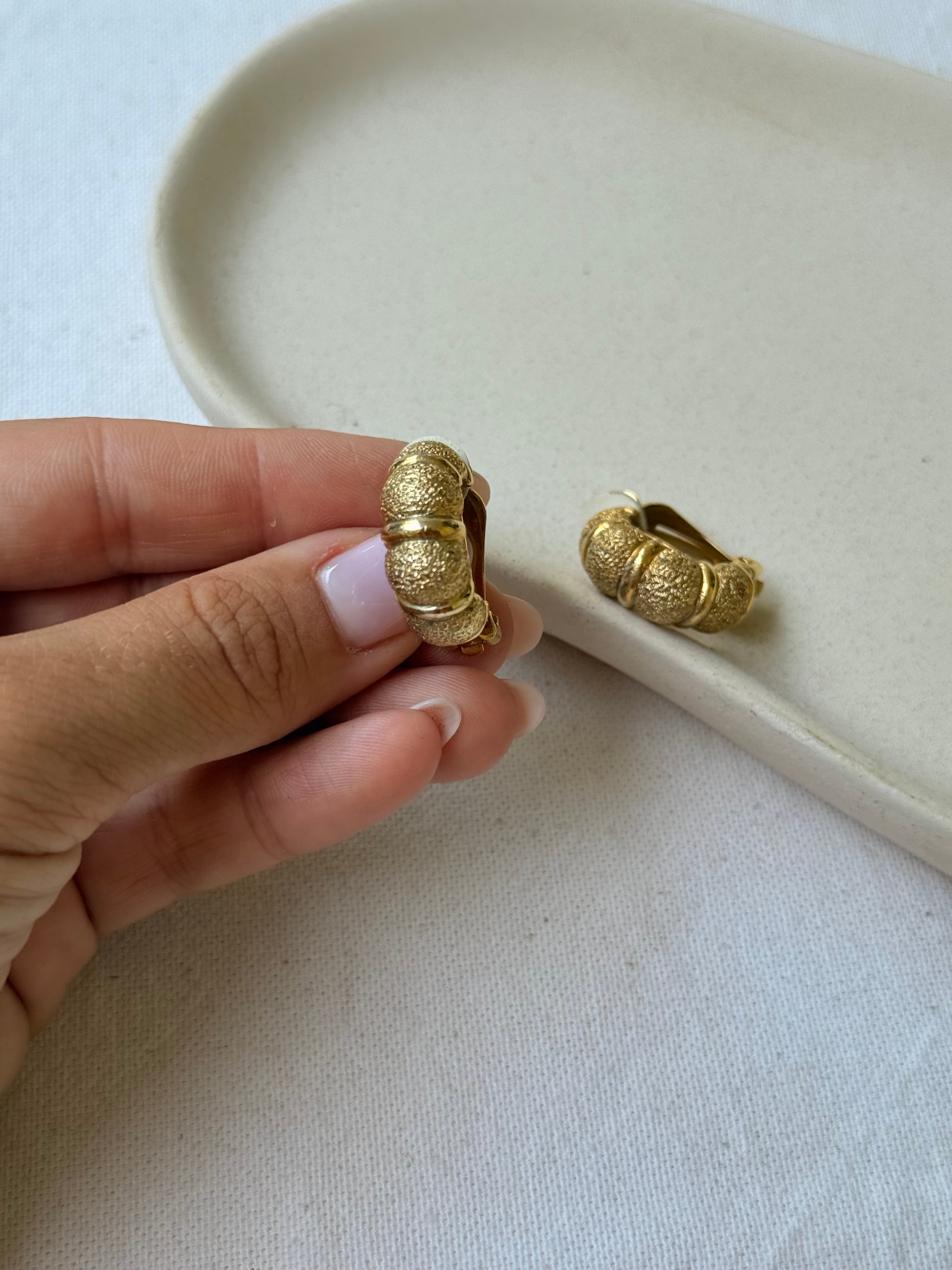 Boucles d’oreilles vintage - Créoles texturées dorées
