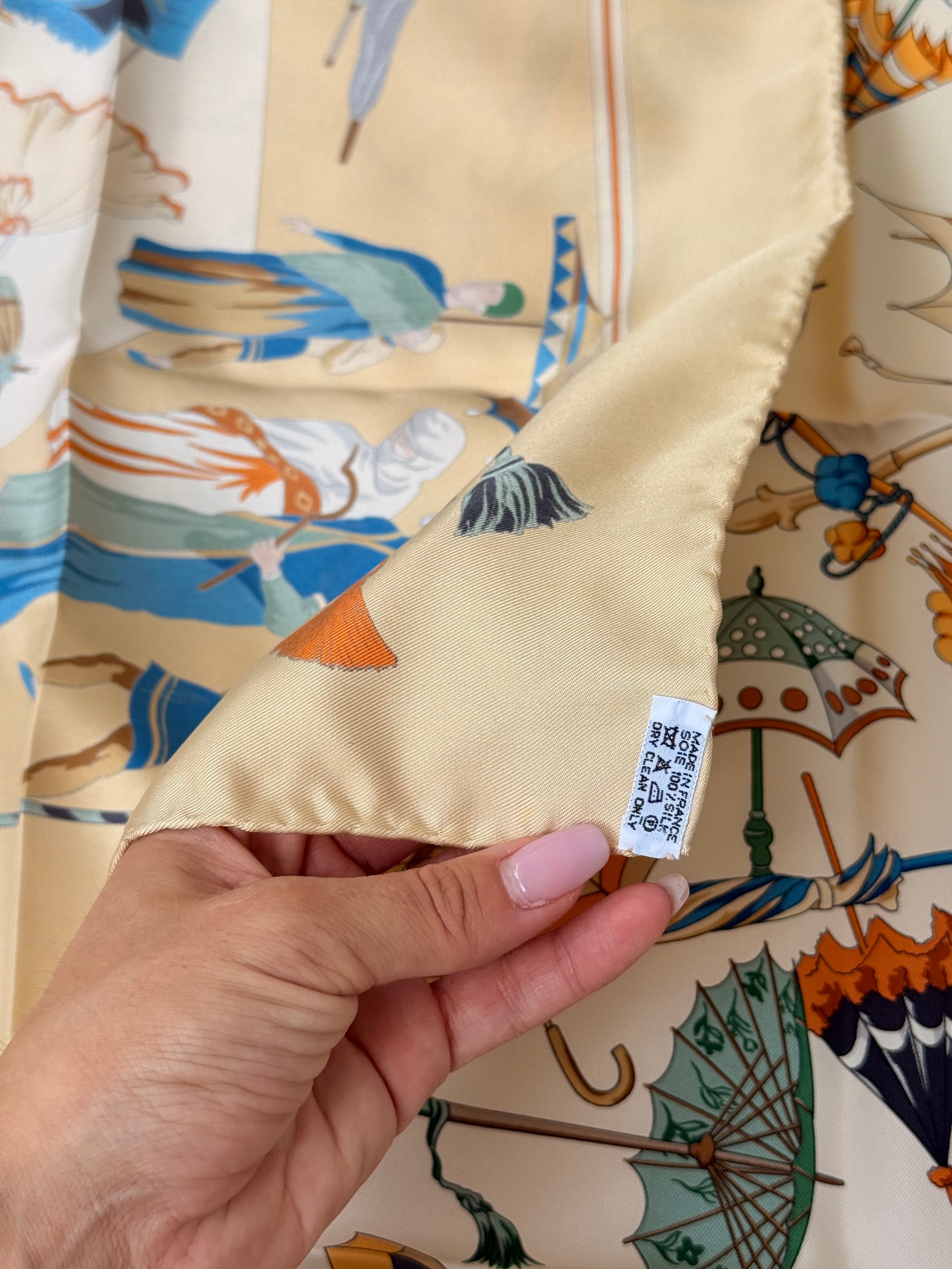 Foulard Hermès – Modèle Ombrelles et Parapluies