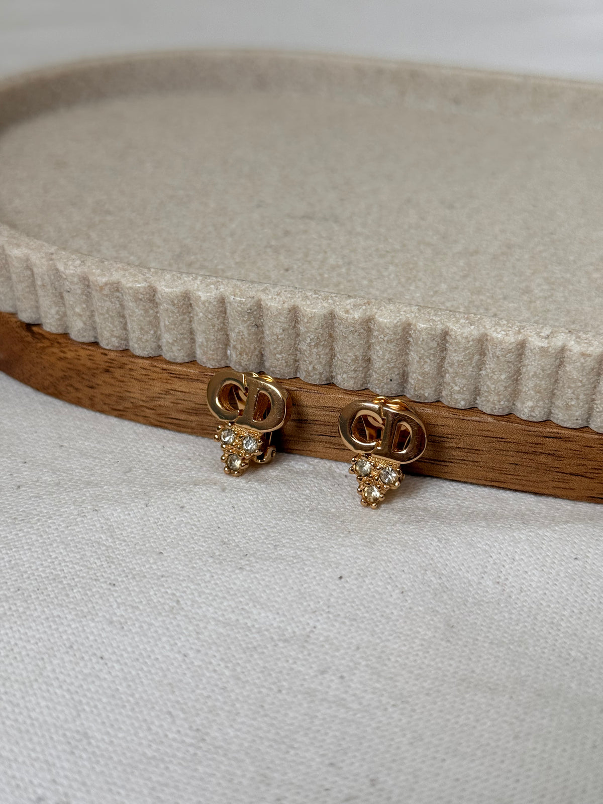 Boucles d’oreilles Christian Dior vintage - Logo CD doré et strass