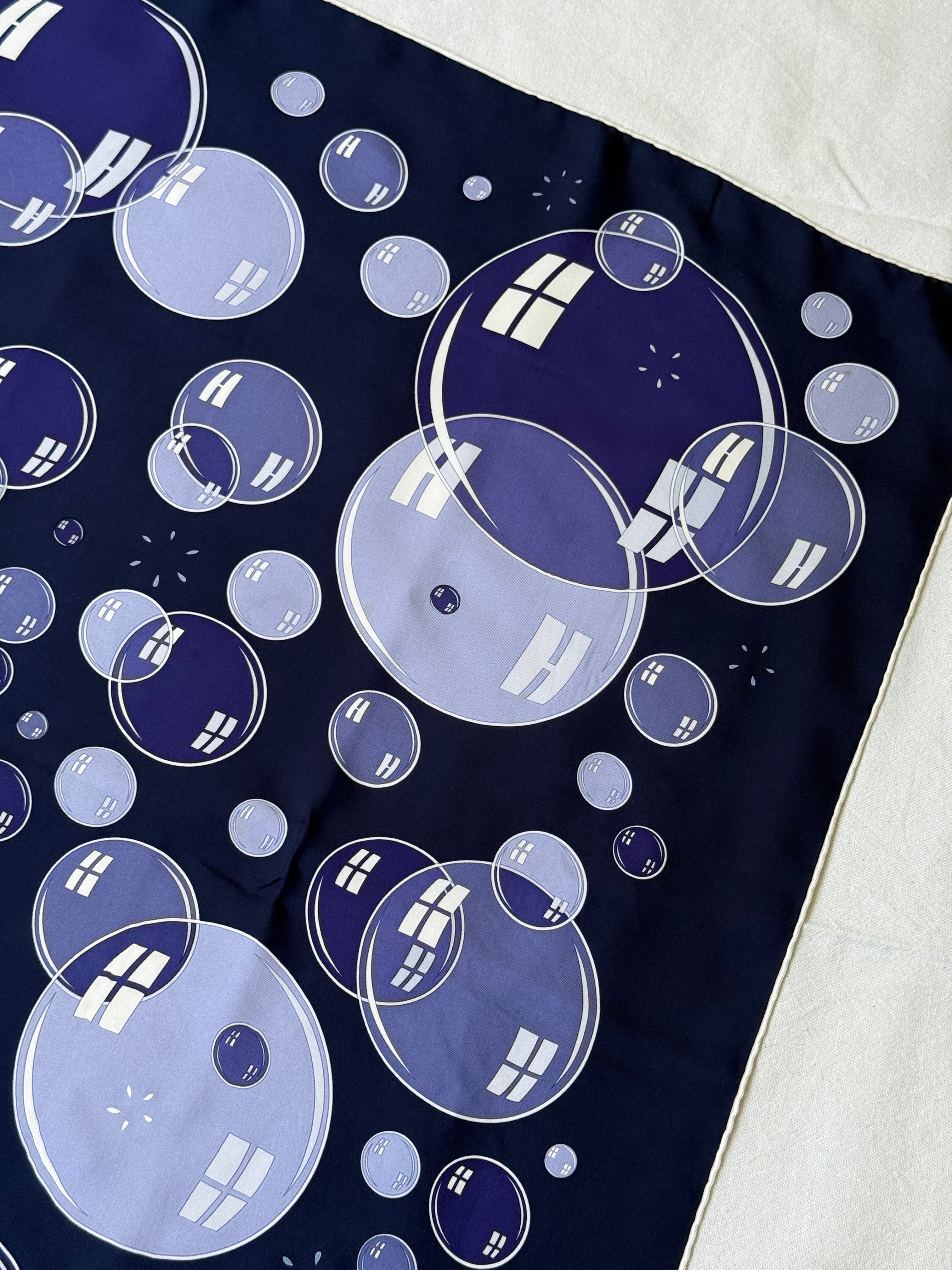 Foulard Hermès – Modèle Bal de Bulles