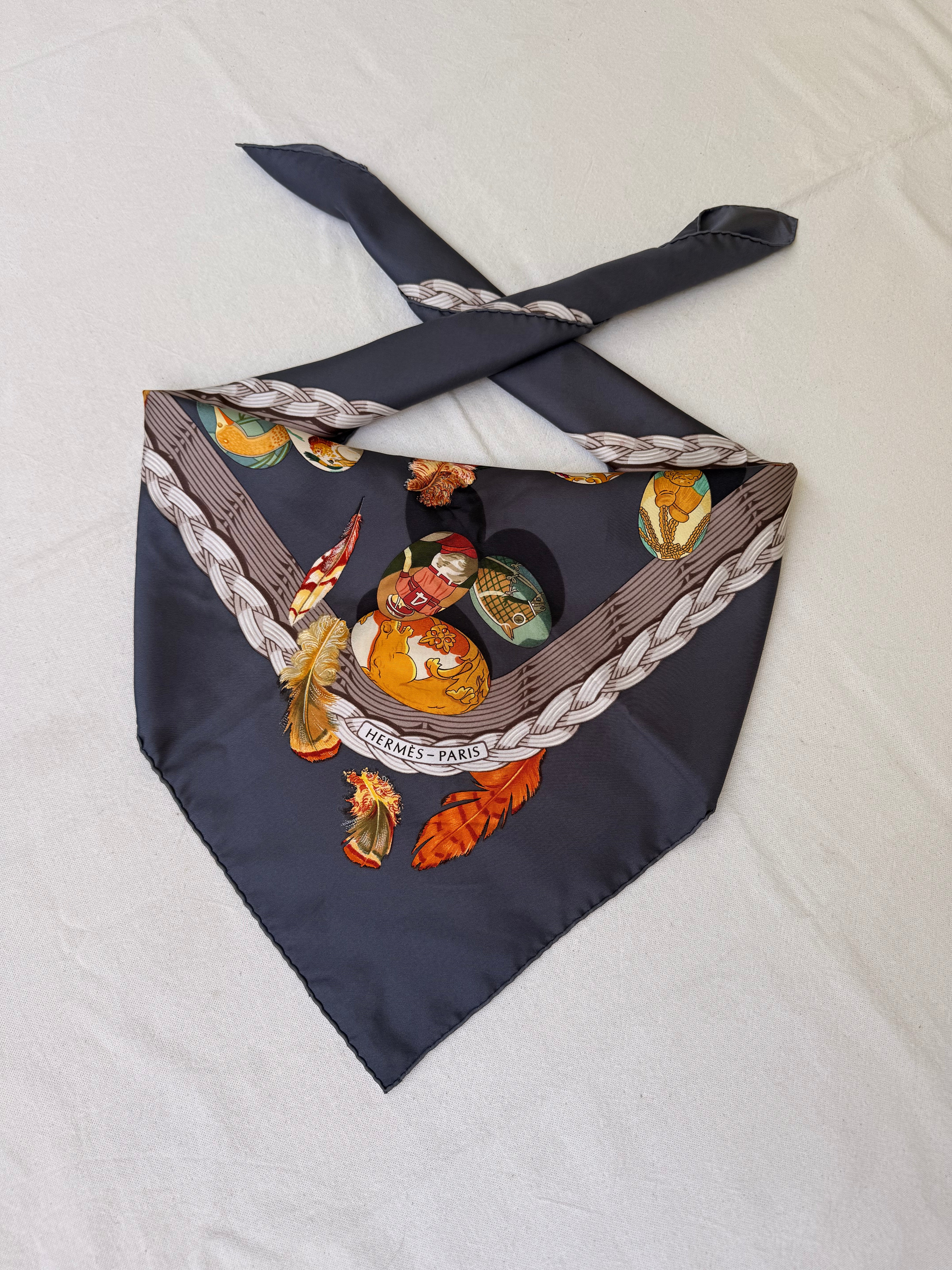 Foulard Hermès – Modèle Couvée d'Hermès