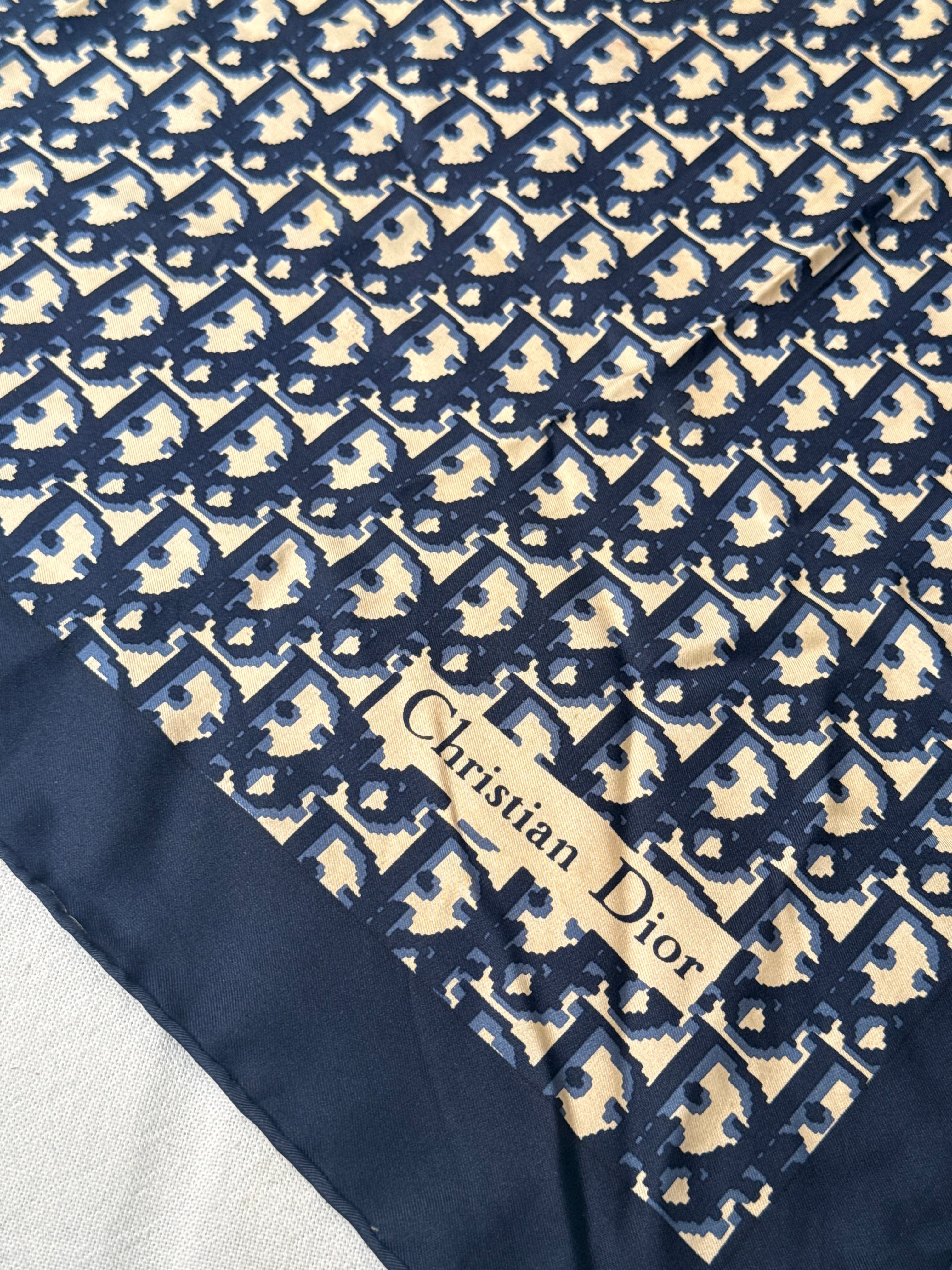 Foulard Christian Dior – Modèle monogramme bleu