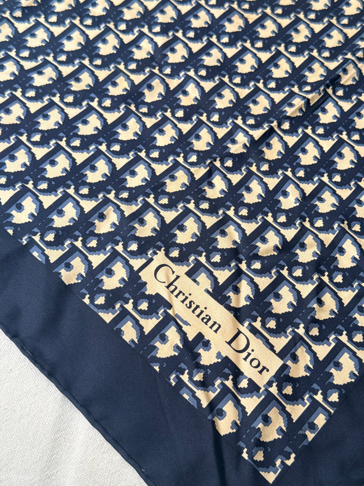 Foulard Christian Dior – Modèle monogramme bleu