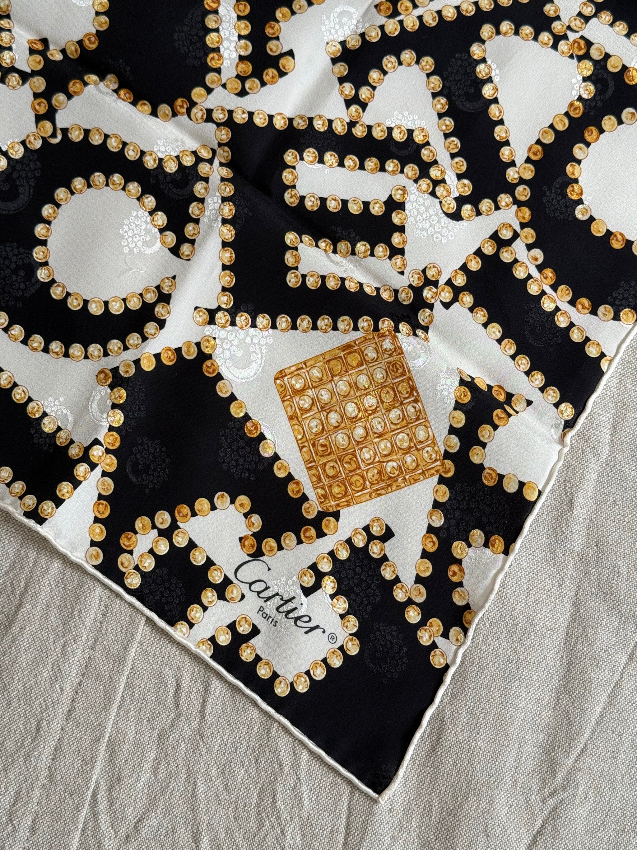 Foulard Cartier – Modèle noir et blanc