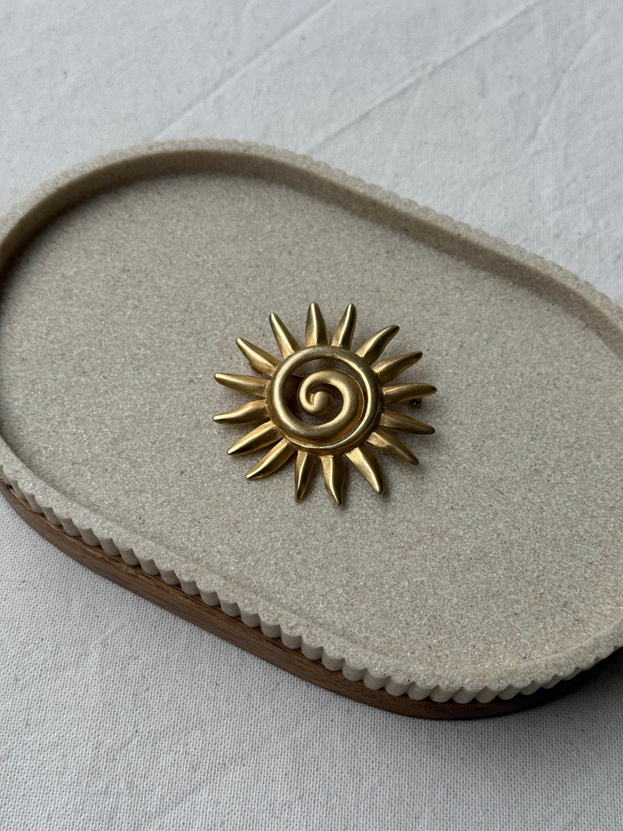 Broche vintage - Soleil spiralé