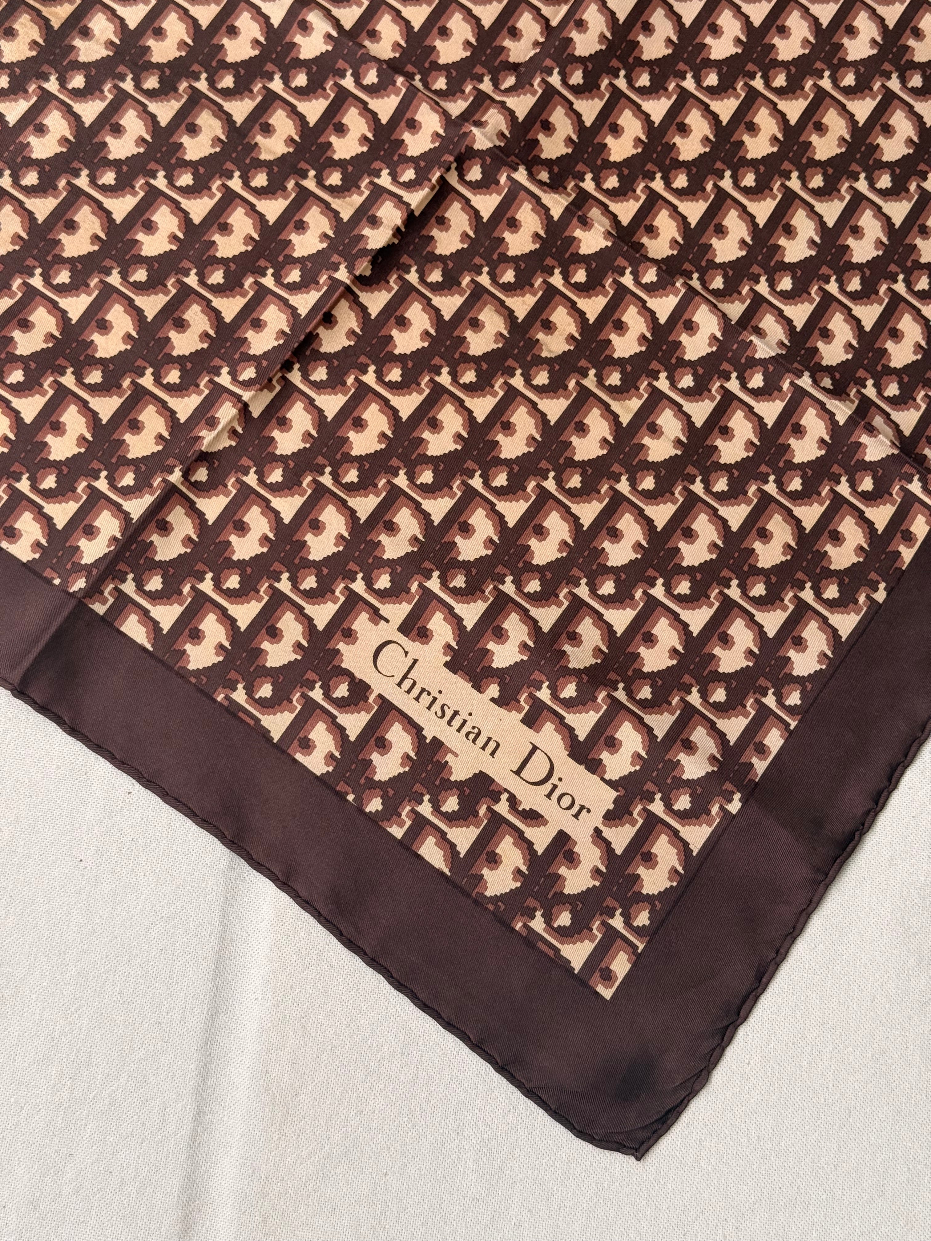 Foulard Christian Dior – Modèle monogramme marron