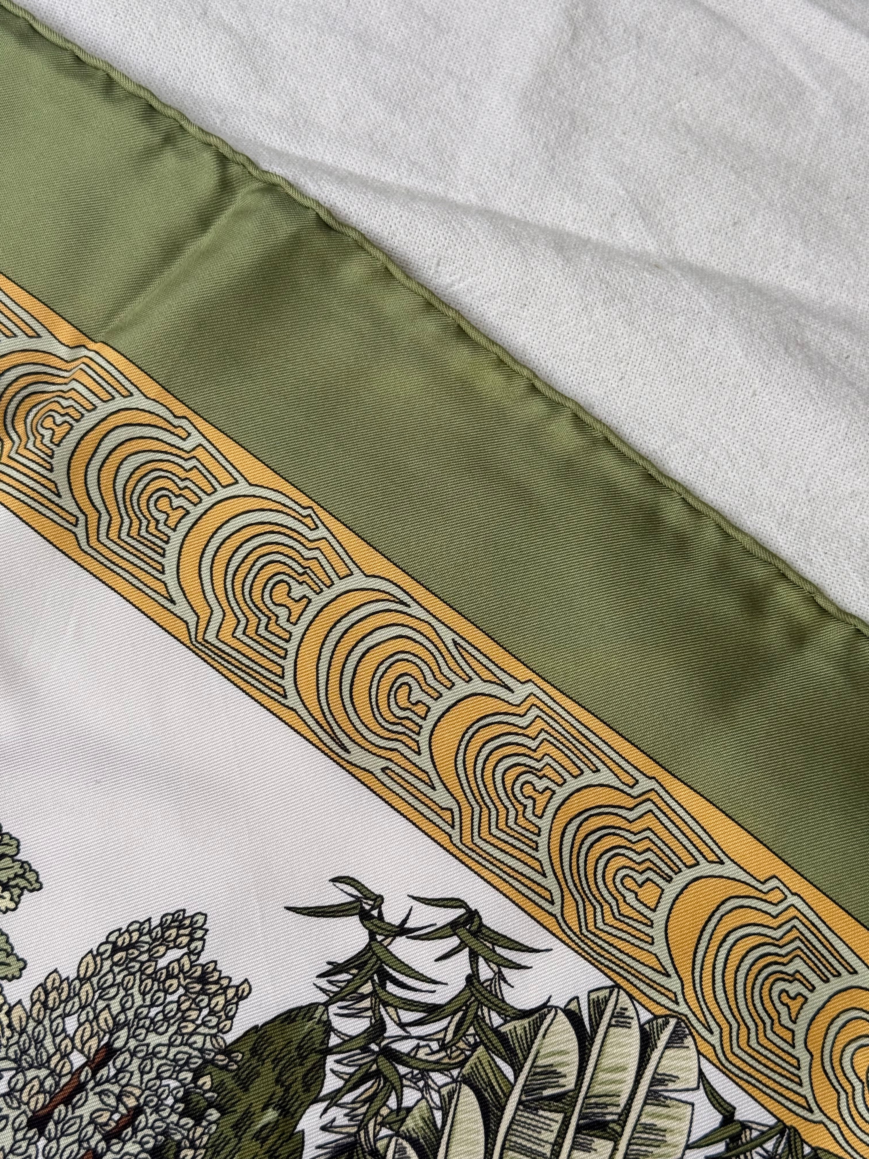 Foulard Hermès – Modèle Les légendes de l'arbre
