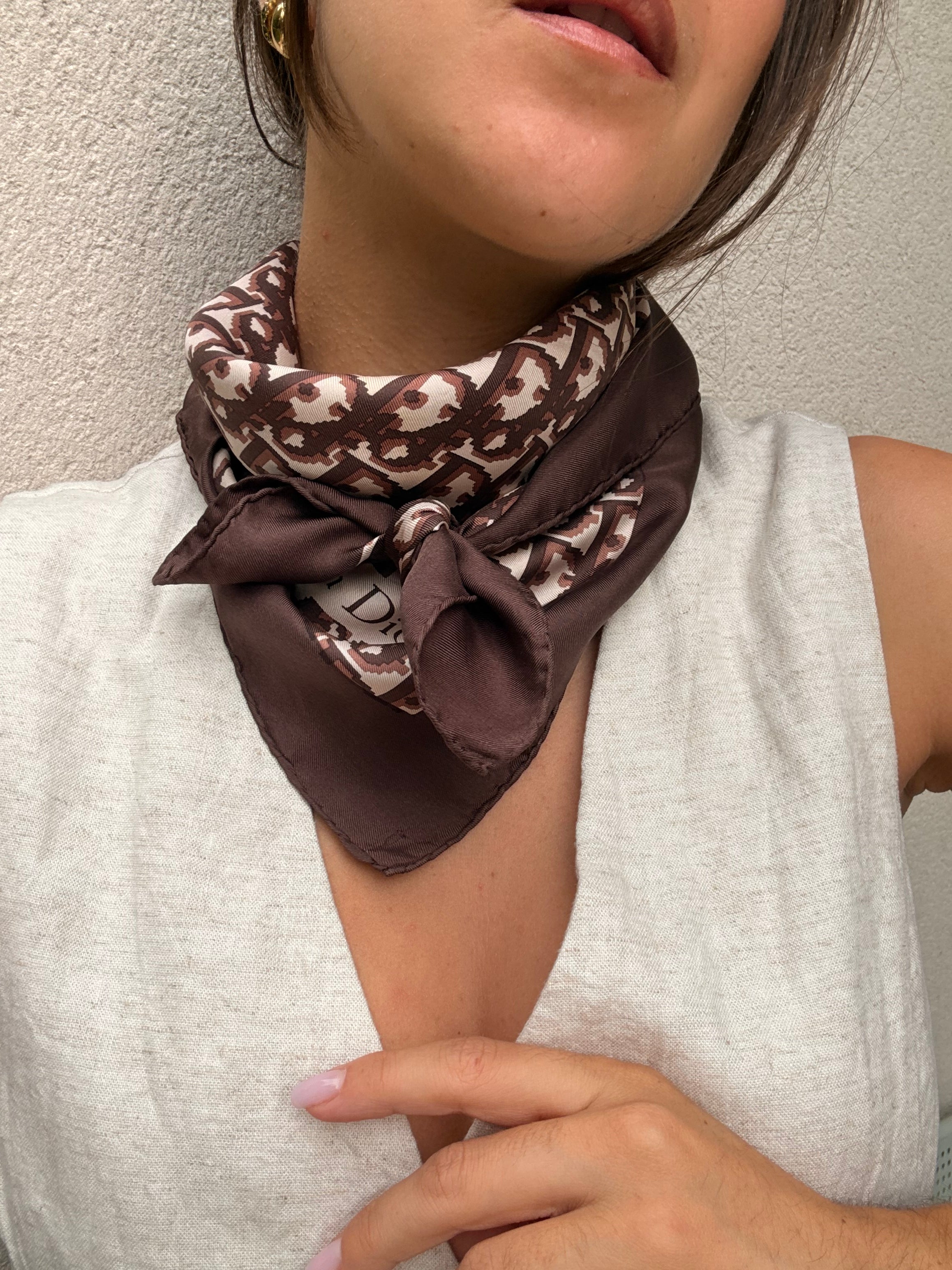 Foulard Christian Dior – Modèle monogramme marron