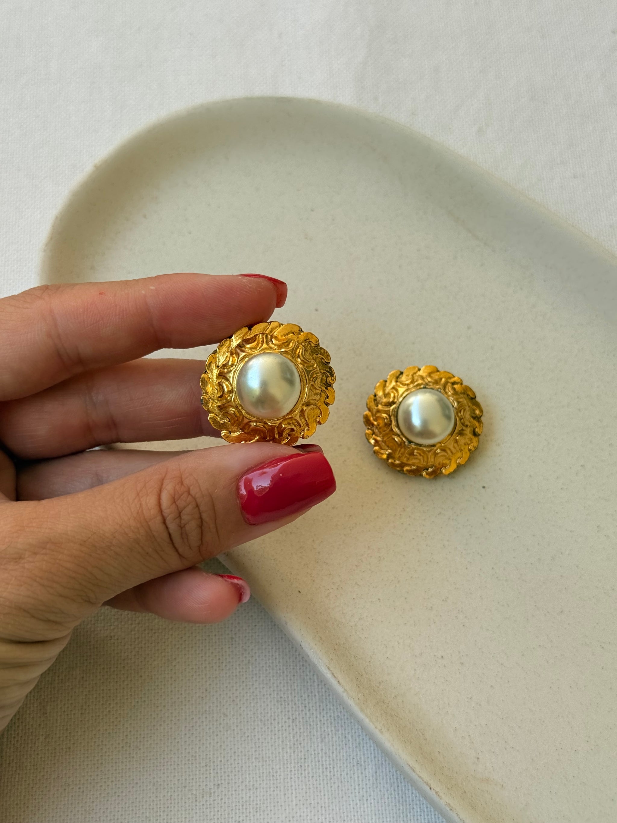 Boucles d’oreilles vintage Chanel - Perles et contour torsadé