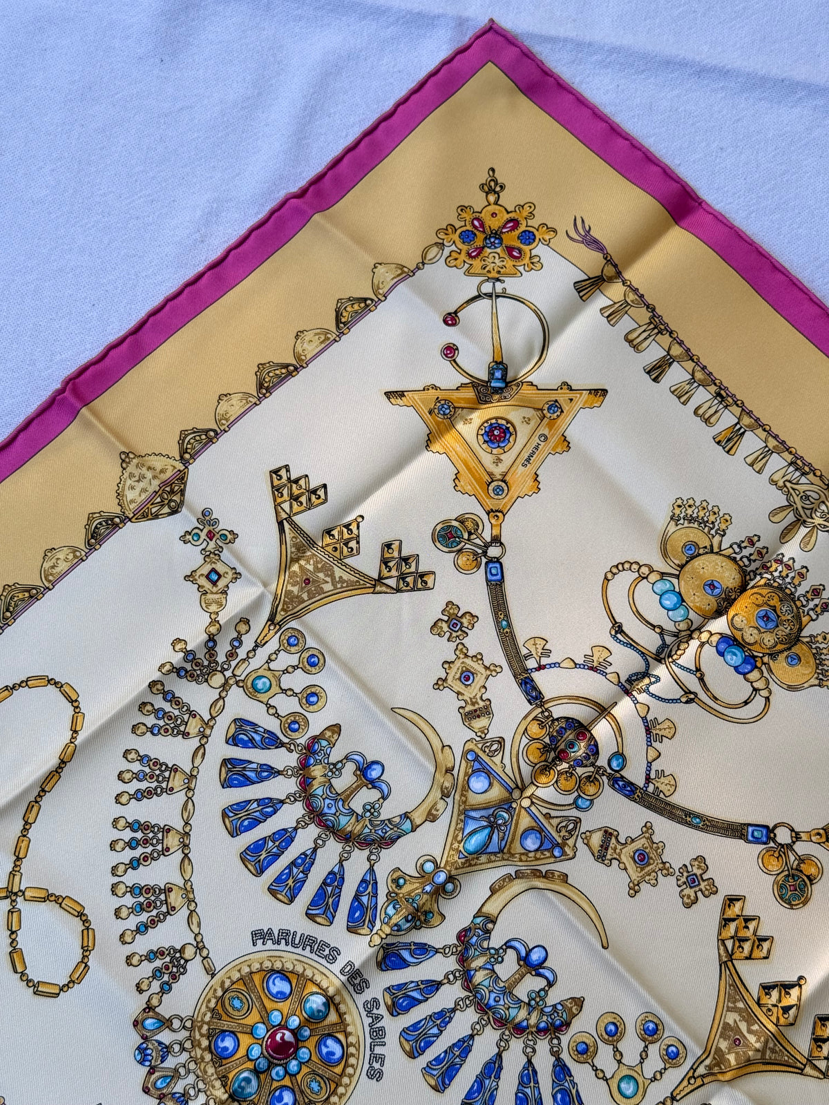 Gavroche Hermès – Modèle Parures des Sables