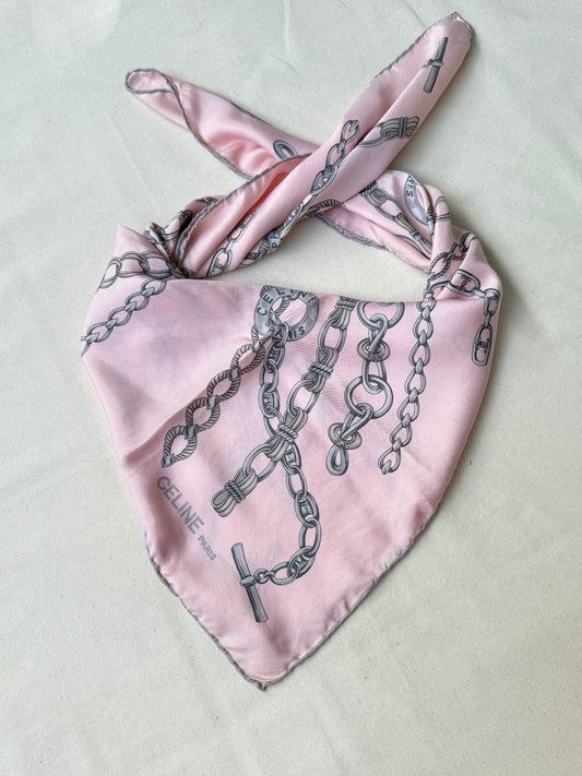 Foulard Céline – Modèle rose clair et chaînes argentées