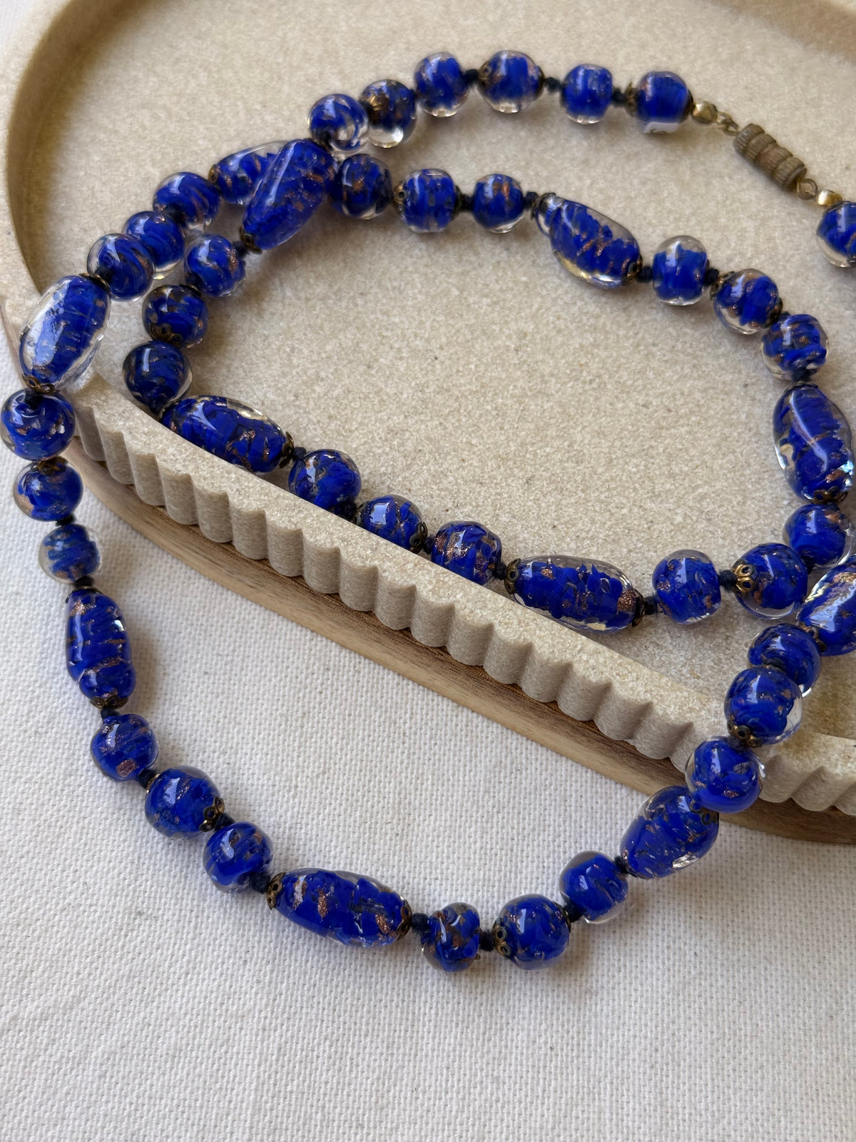 Collier vintage - En pâte de verre bleu roi