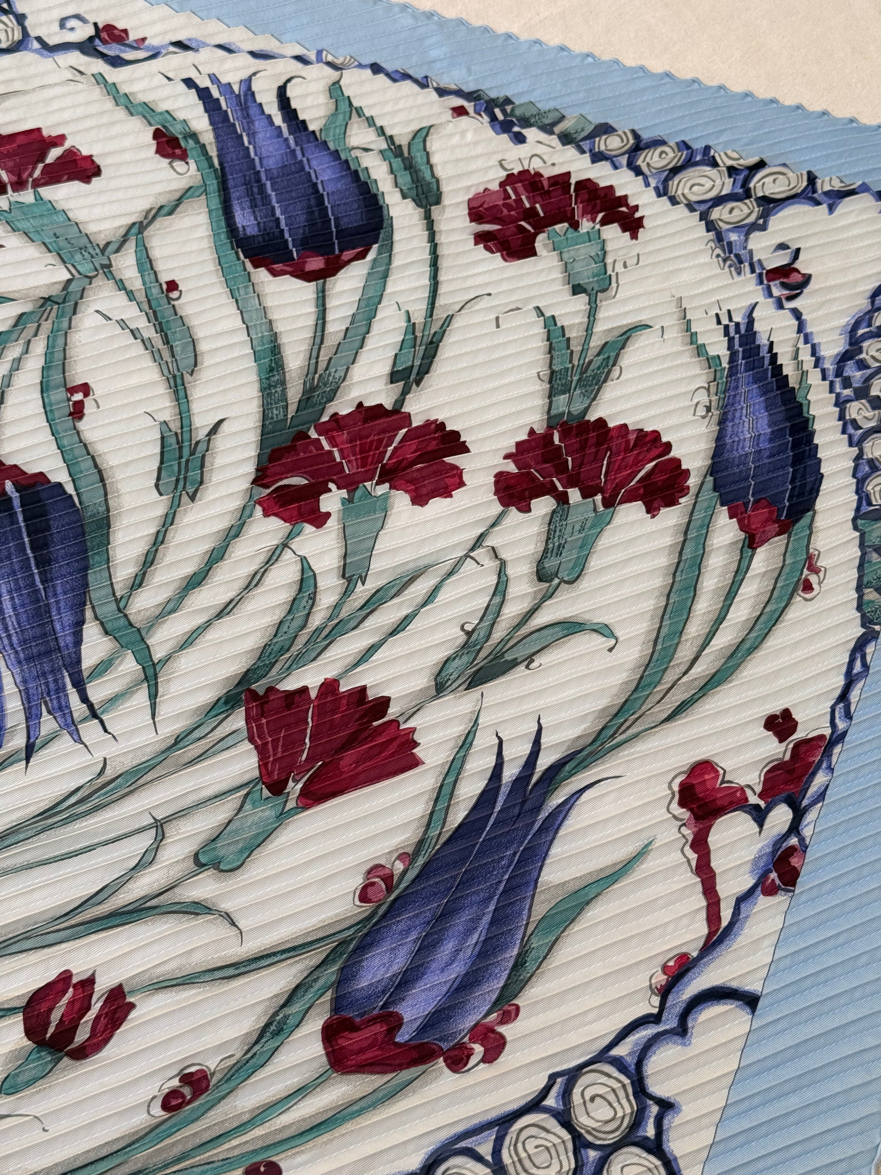 Foulard Hermès plissé – Modèle Céramique Ottomane