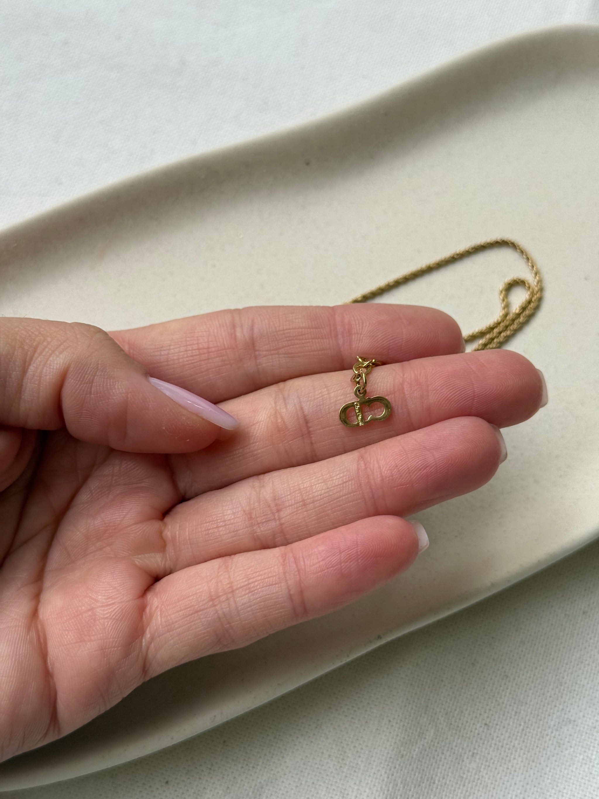Collier Christian Dior vintage - Médaillon ovale inscription CD